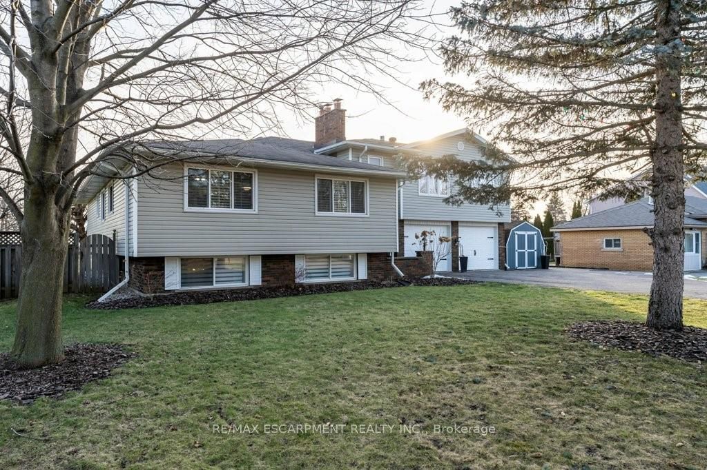 9793 Dickenson Road W Property Photo 2