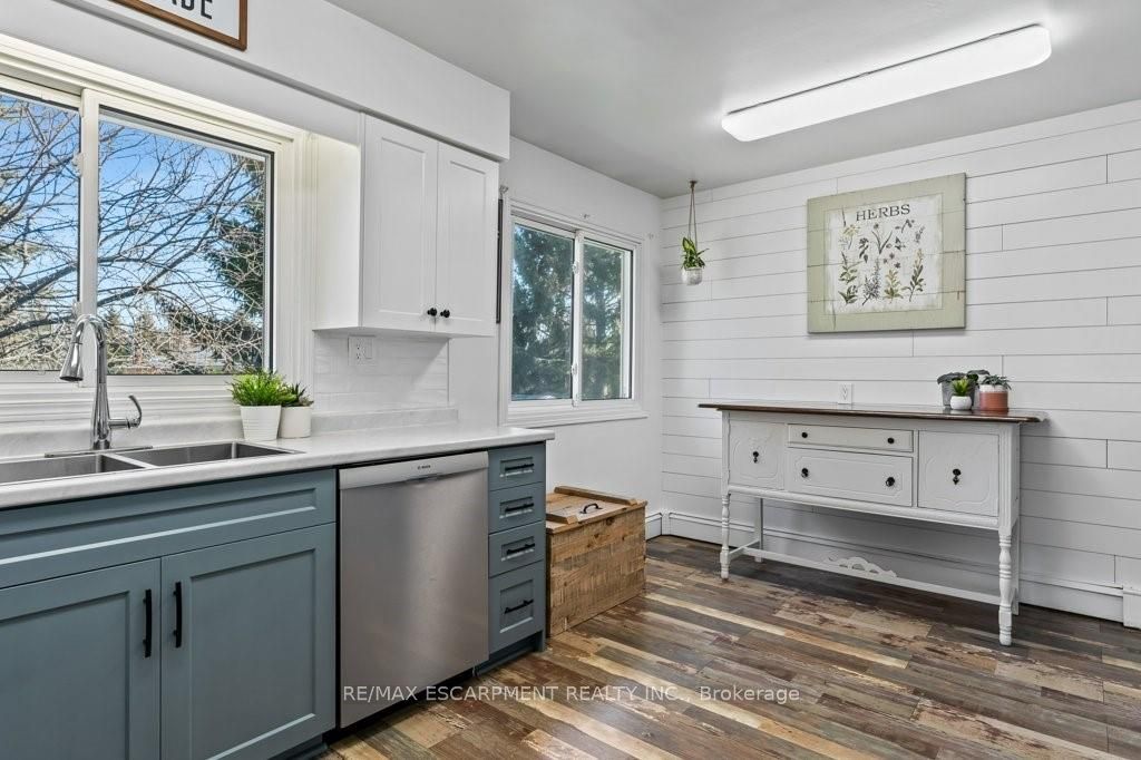 9793 Dickenson Road W Property Photo 11
