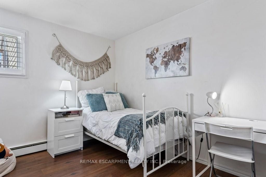 9793 Dickenson Road W Property Photo 13