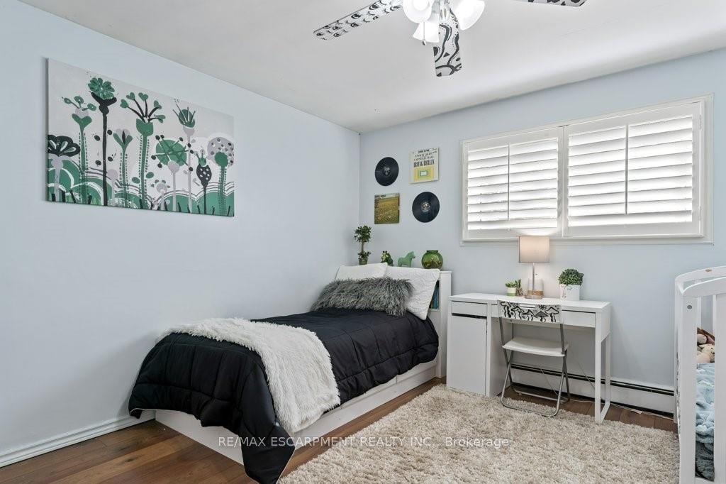 9793 Dickenson Road W Property Photo 15