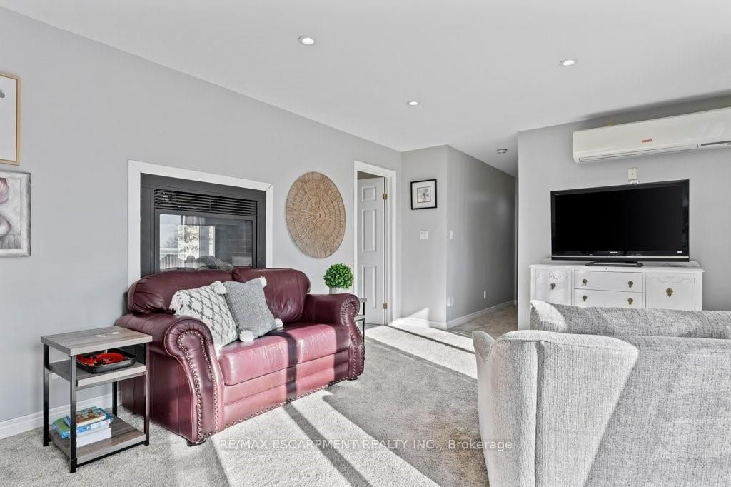 9793 Dickenson Road W Property Photo 17