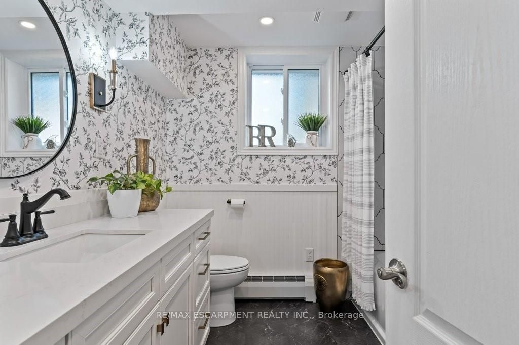 9793 Dickenson Road W Property Photo 33