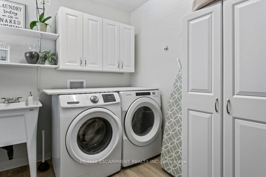 9793 Dickenson Road W Property Photo 38