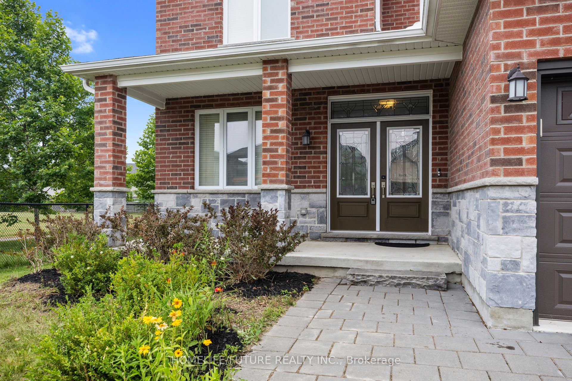 1049 Melsetter Way Property Photo 2