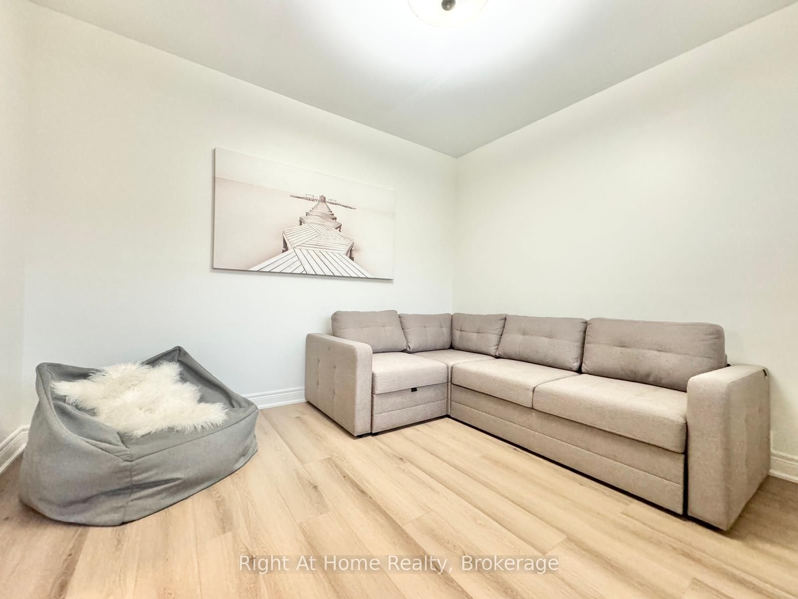 216 Hatt Street Property Photo 7