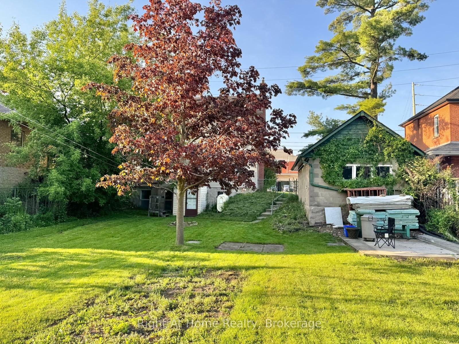 216 Hatt Street Property Photo 11