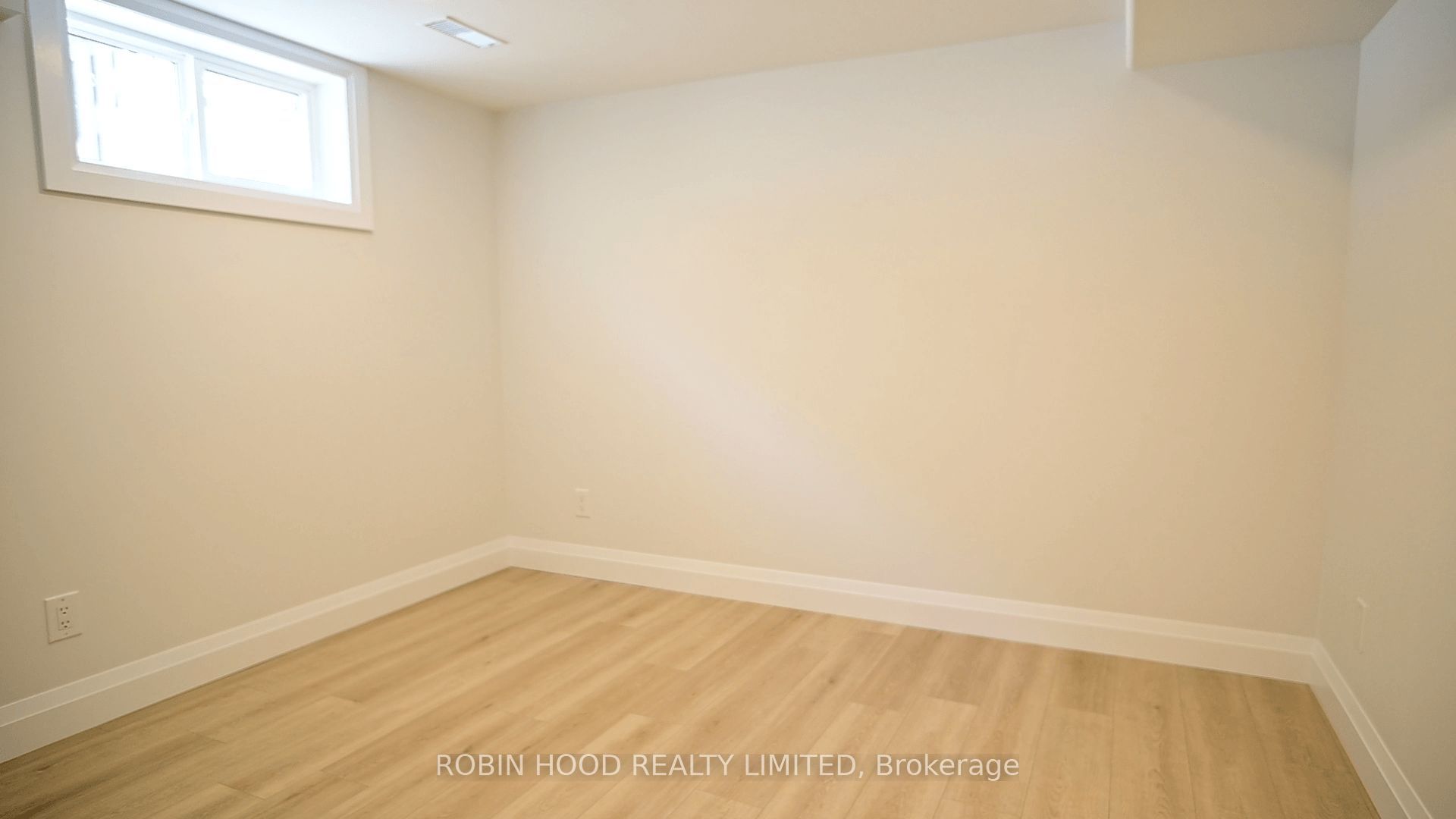 40 Winslow Drive Unit 2 Property Photo 15