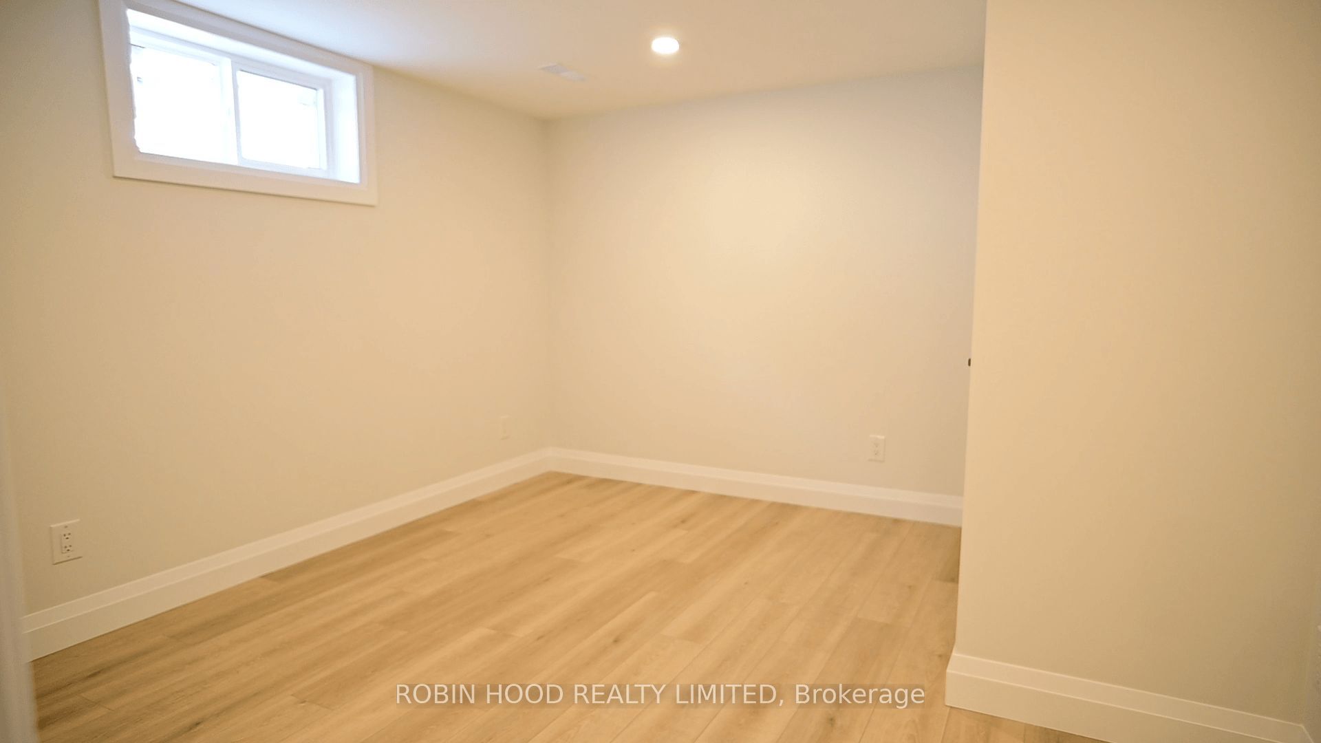 40 Winslow Drive Unit 2 Property Photo 16