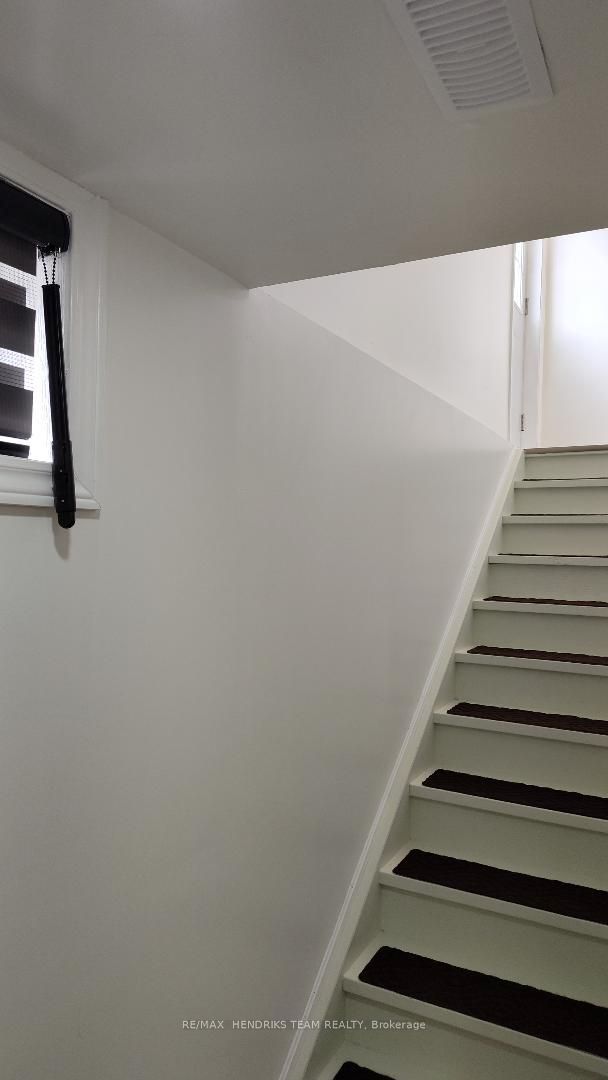 199 Port Crescent E Basement Property Photo 11