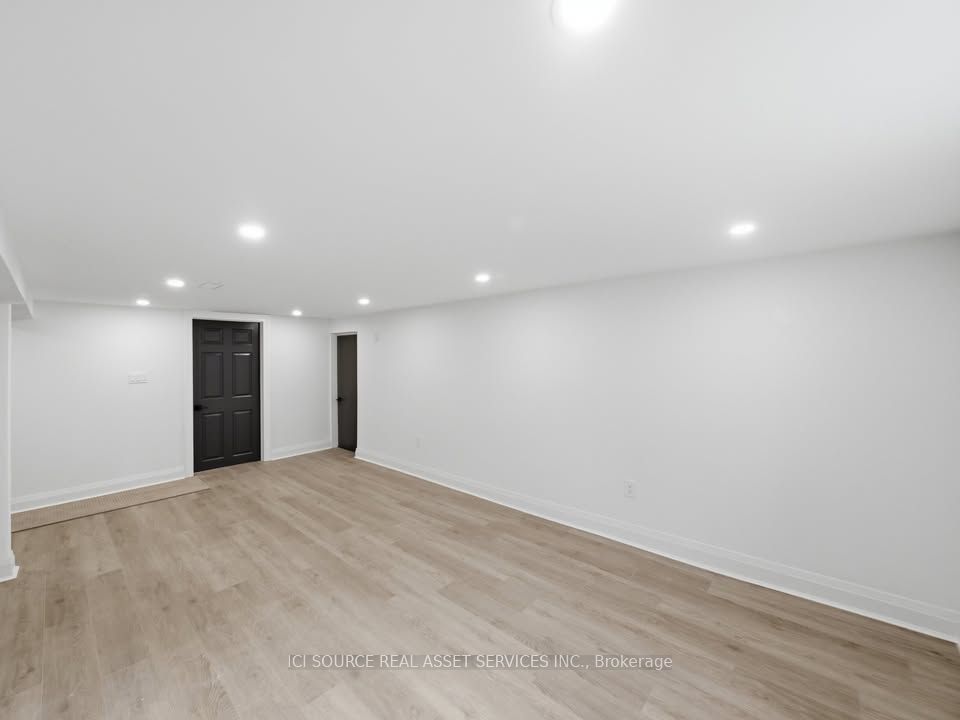647 Limeridge Road E 1 Property Photo 10