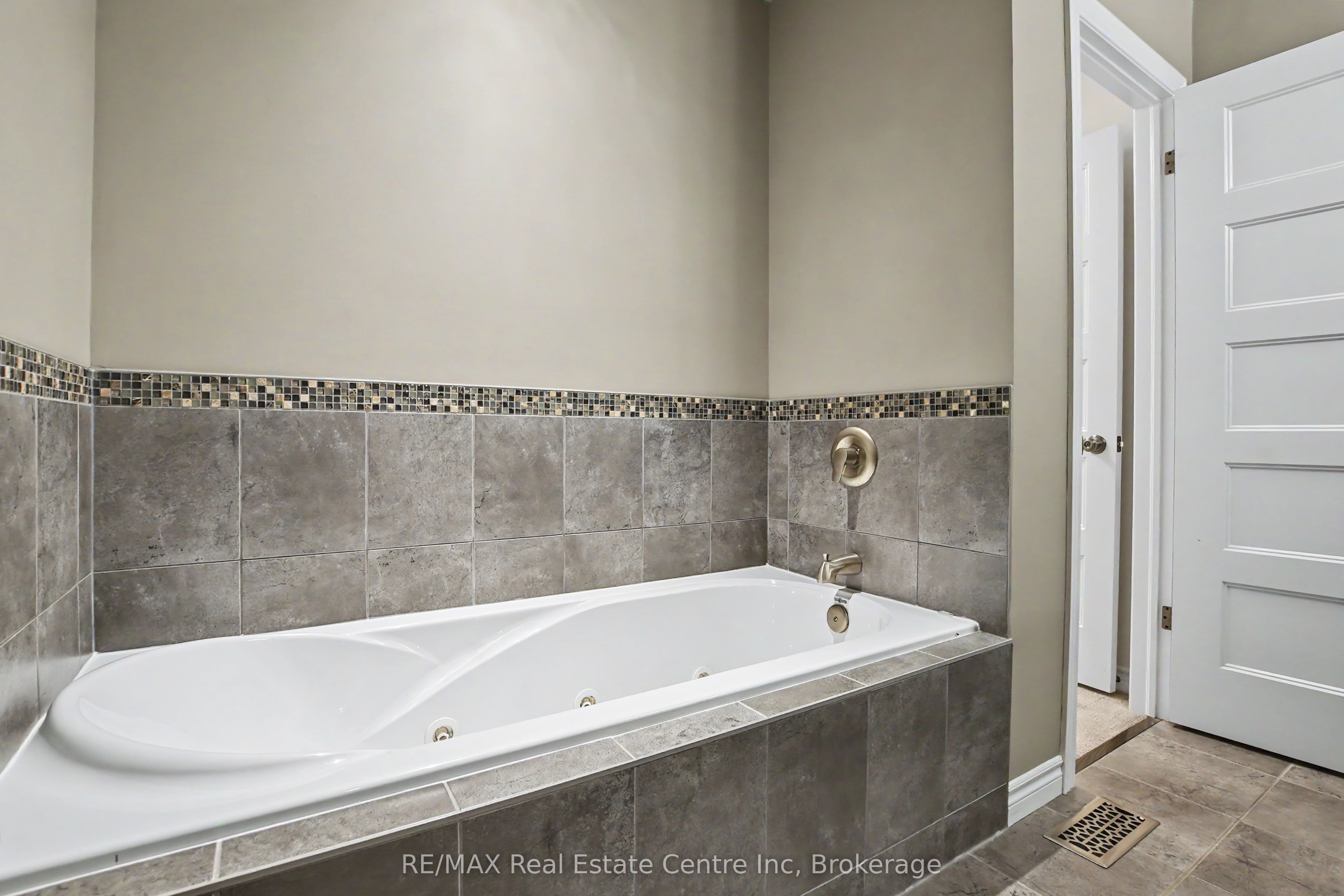 167 Arkell Road 15 Property Photo 18