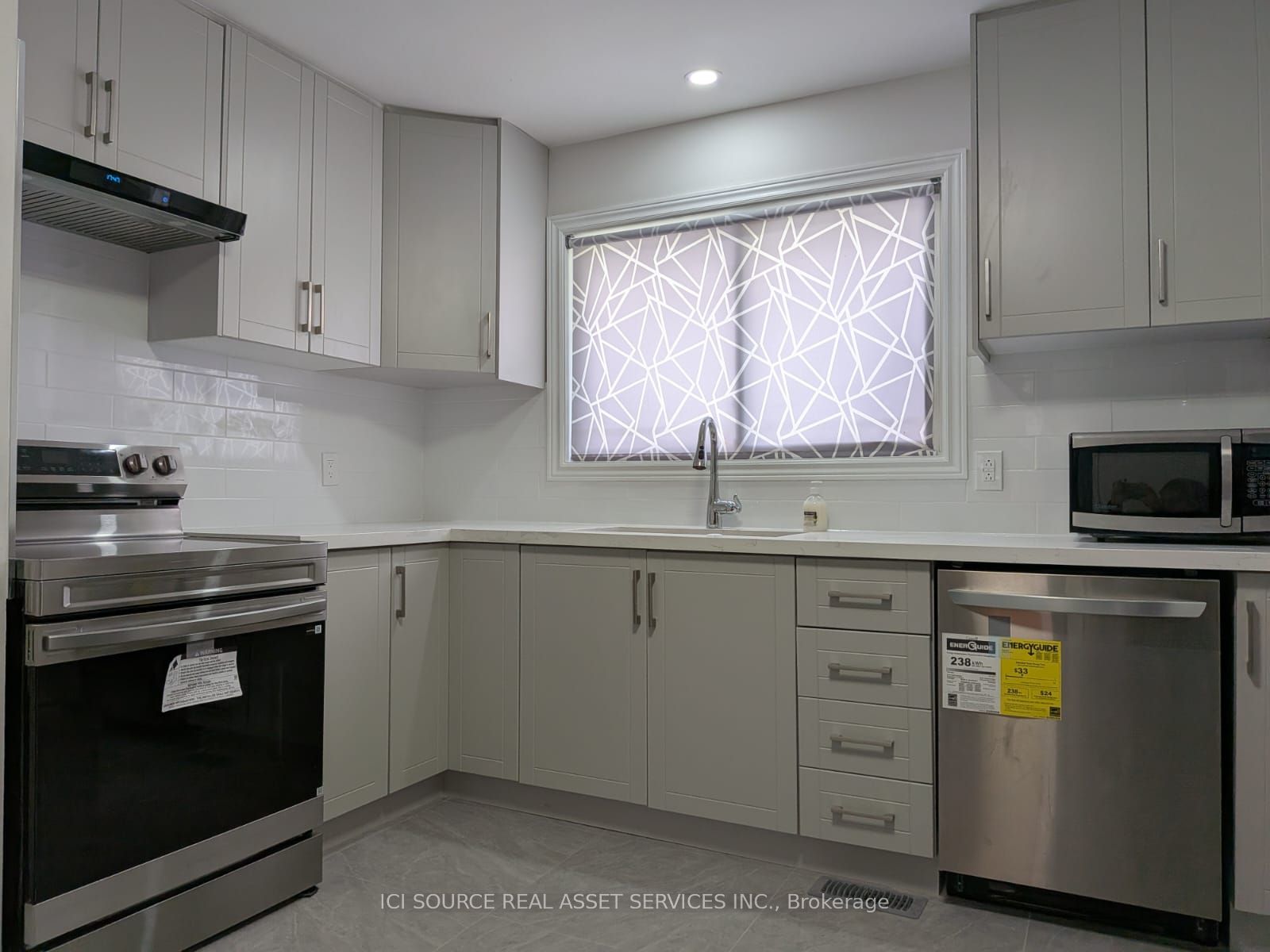 21 Parkdale Drive A - Upper Property Photo 1