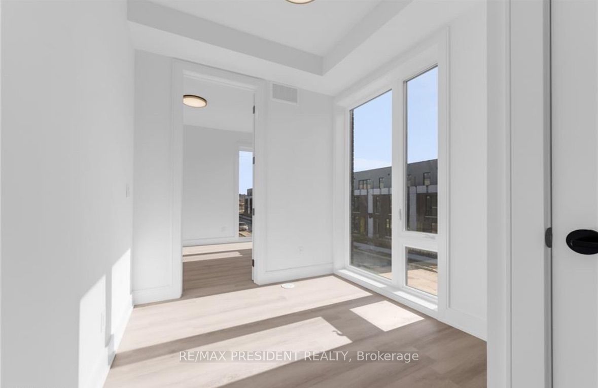 141 Everett Common Property Photo 11
