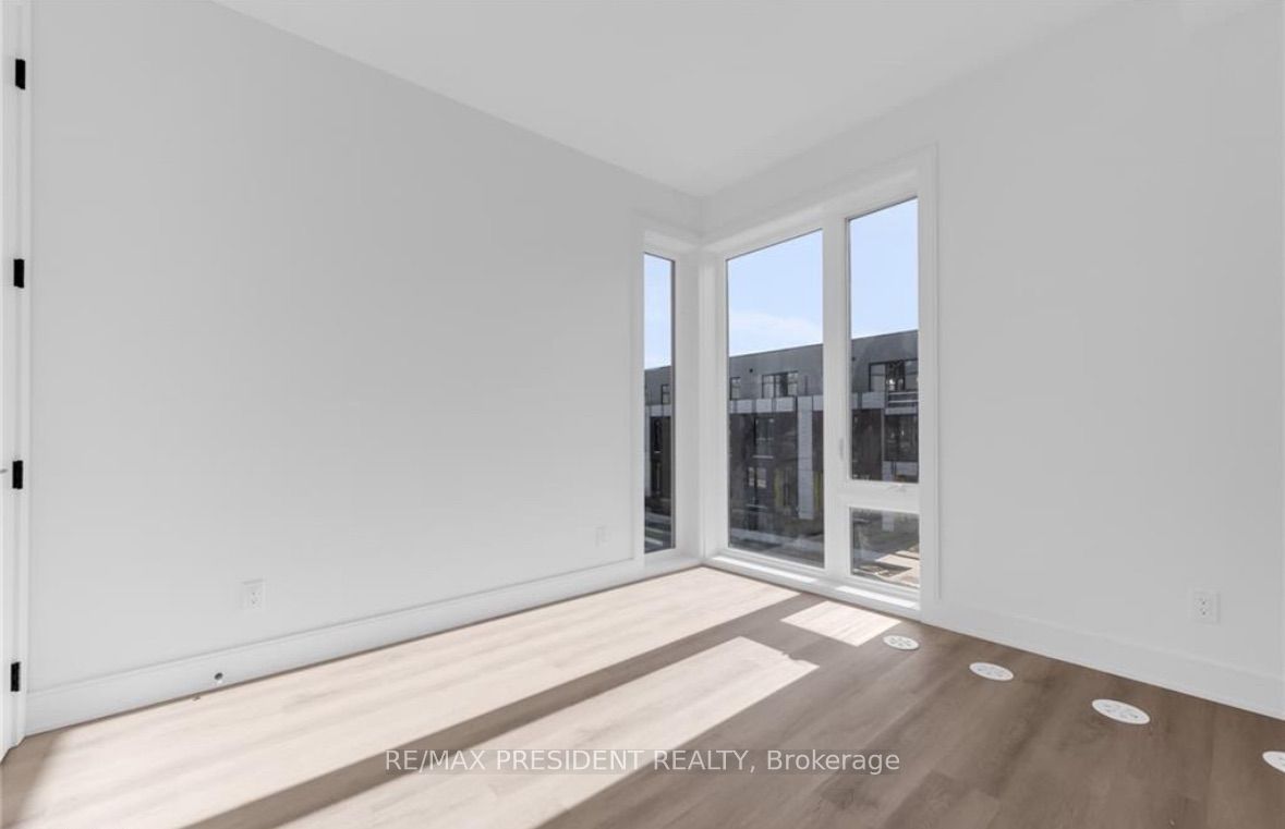 141 Everett Common Property Photo 13