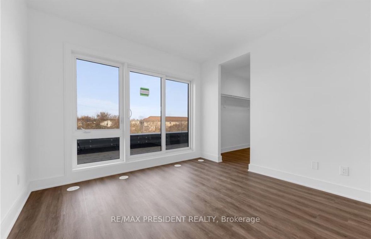 141 Everett Common Property Photo 15