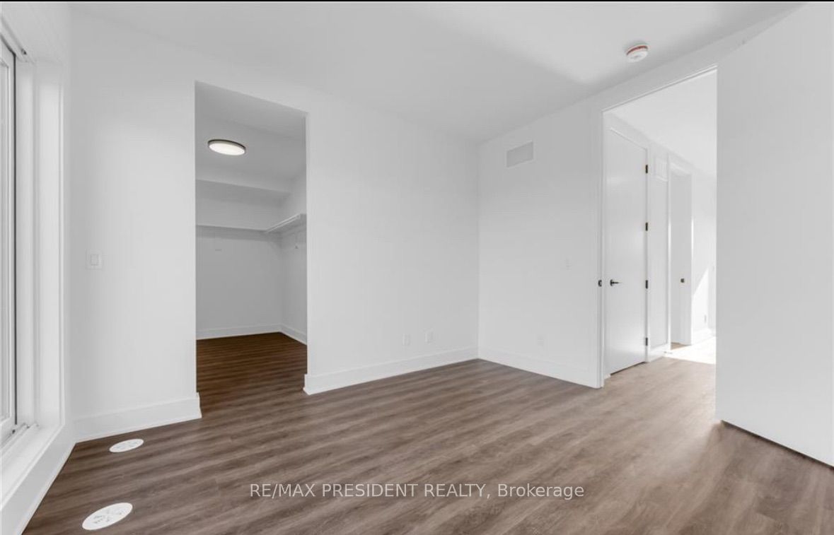 141 Everett Common Property Photo 16