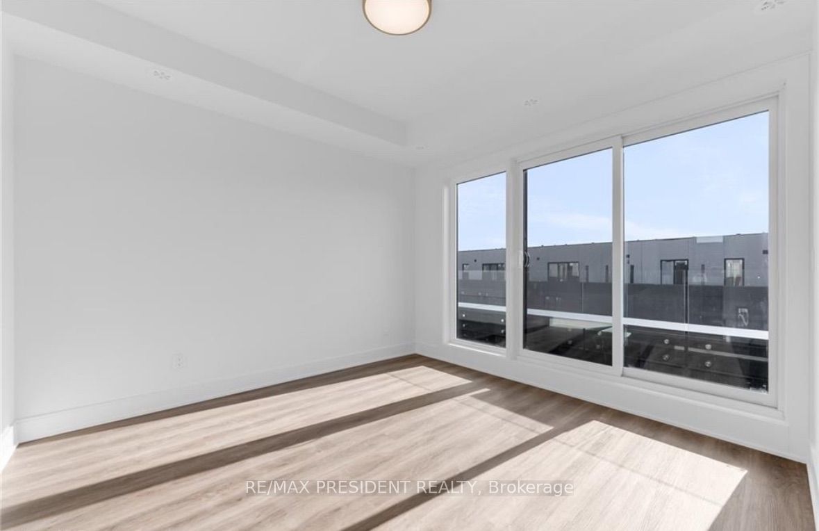 141 Everett Common Property Photo 18