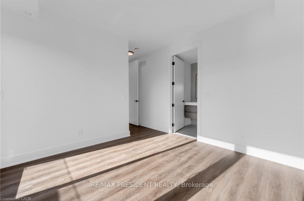 141 Everett Common Property Photo 19