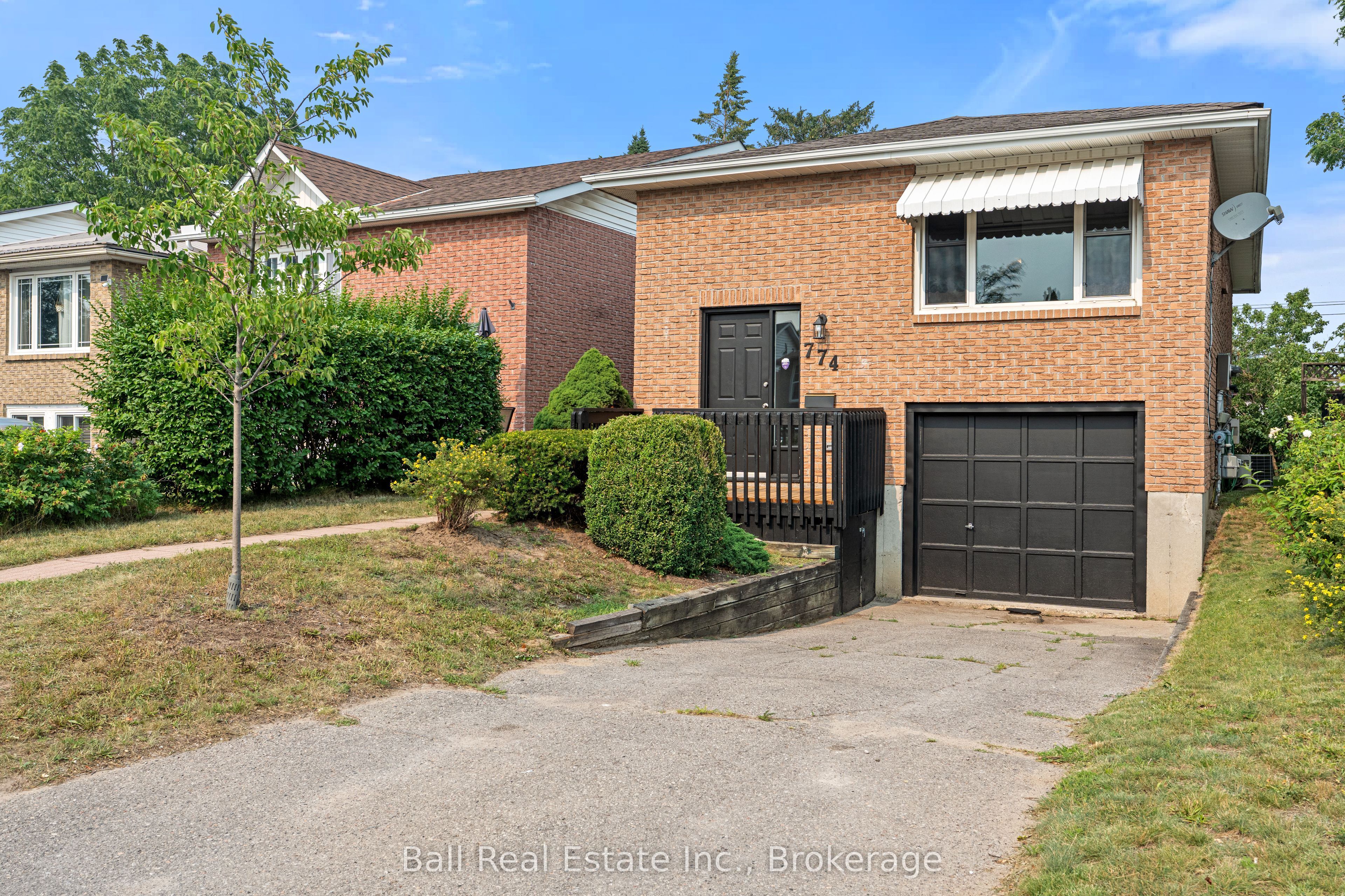 774 Mountain Ash Road Property Photo 4