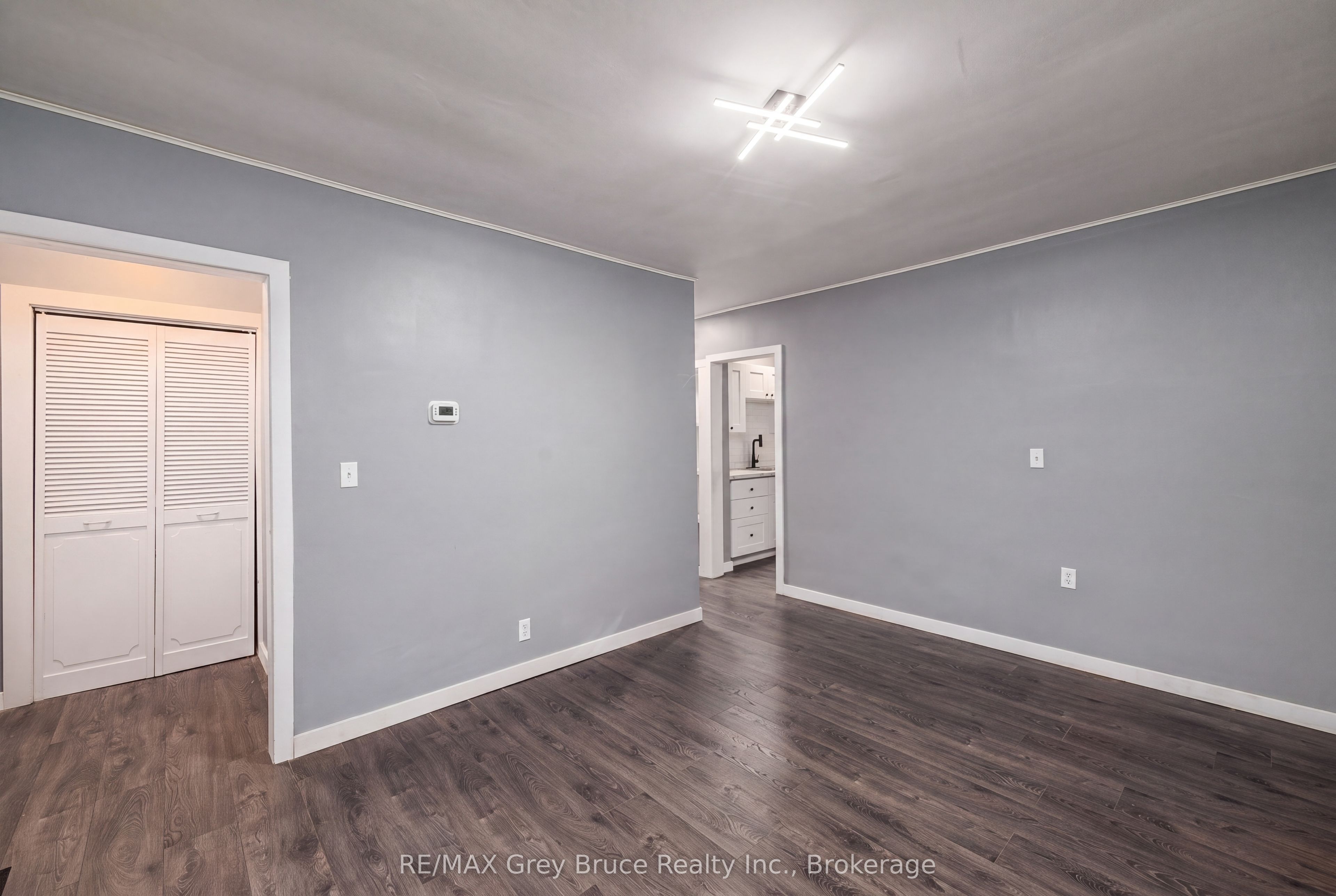 701 5th Street E Property Photo 4
