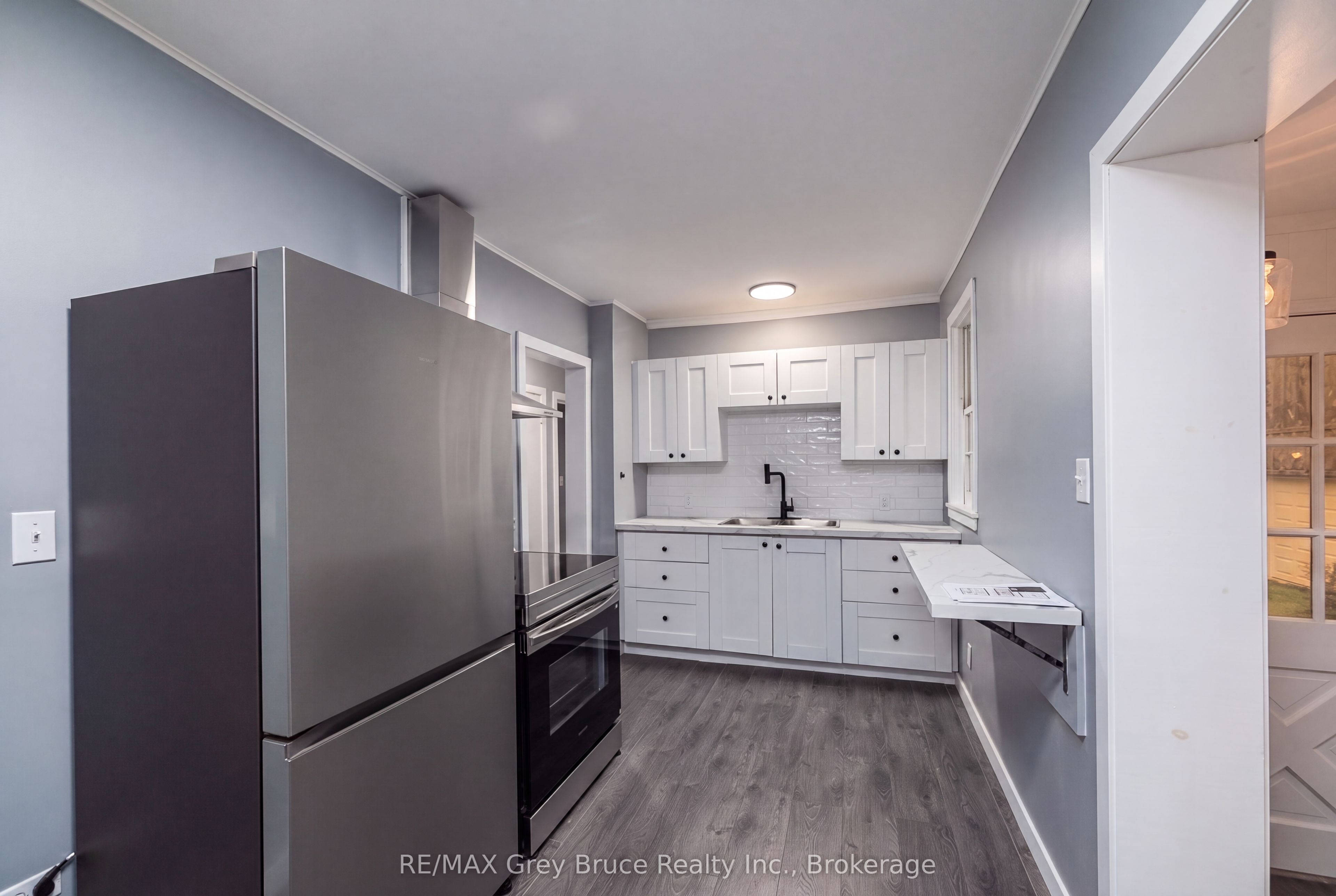 701 5th Street E Property Photo 11