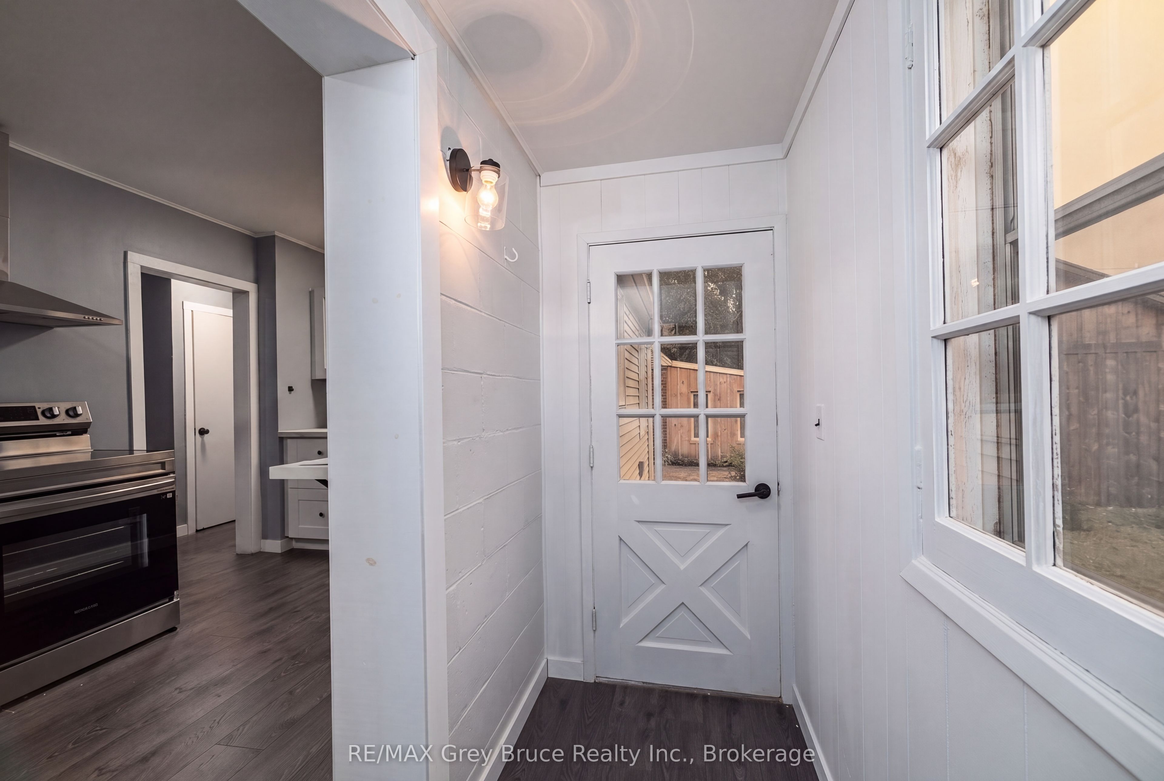 701 5th Street E Property Photo 18