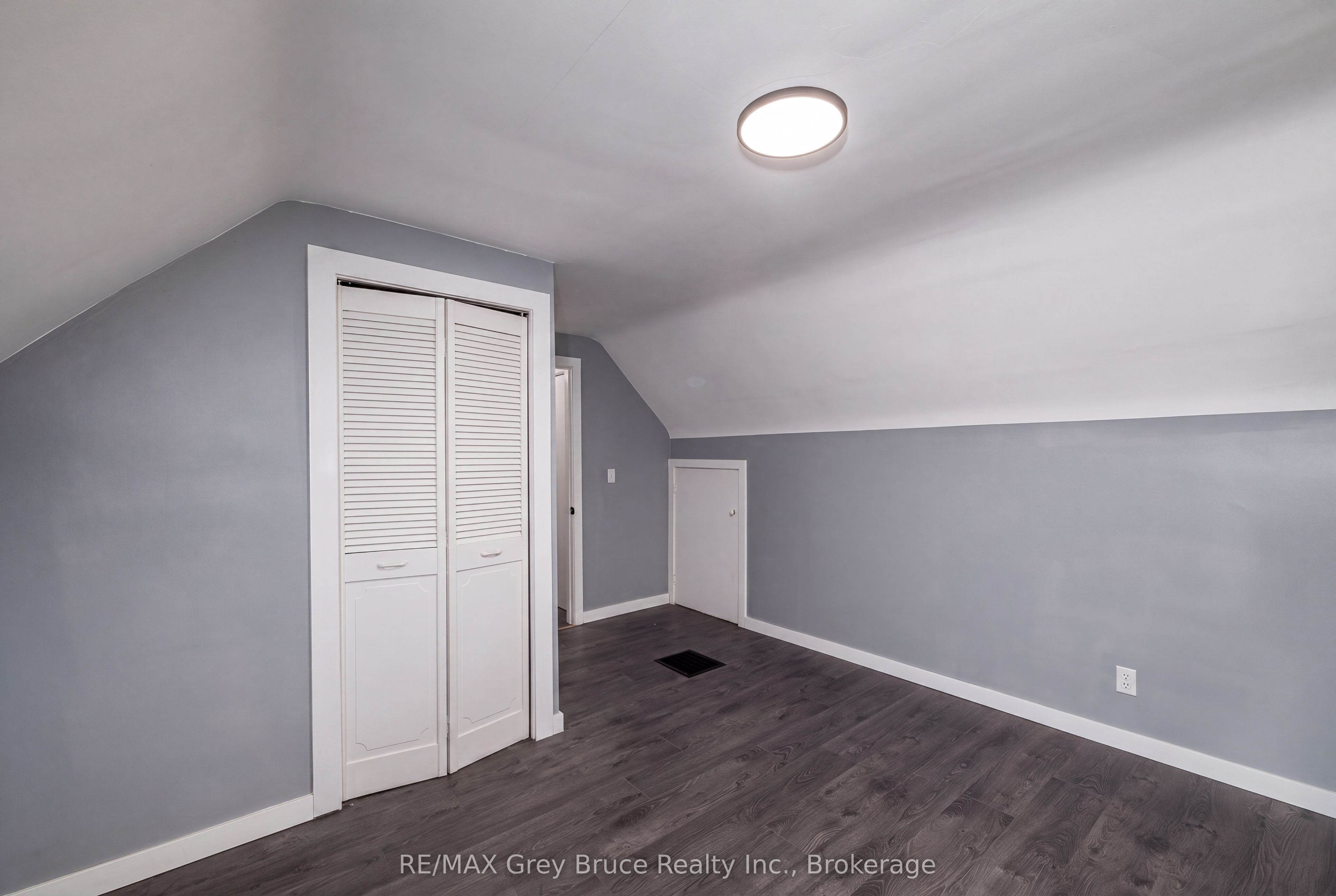 701 5th Street E Property Photo 23