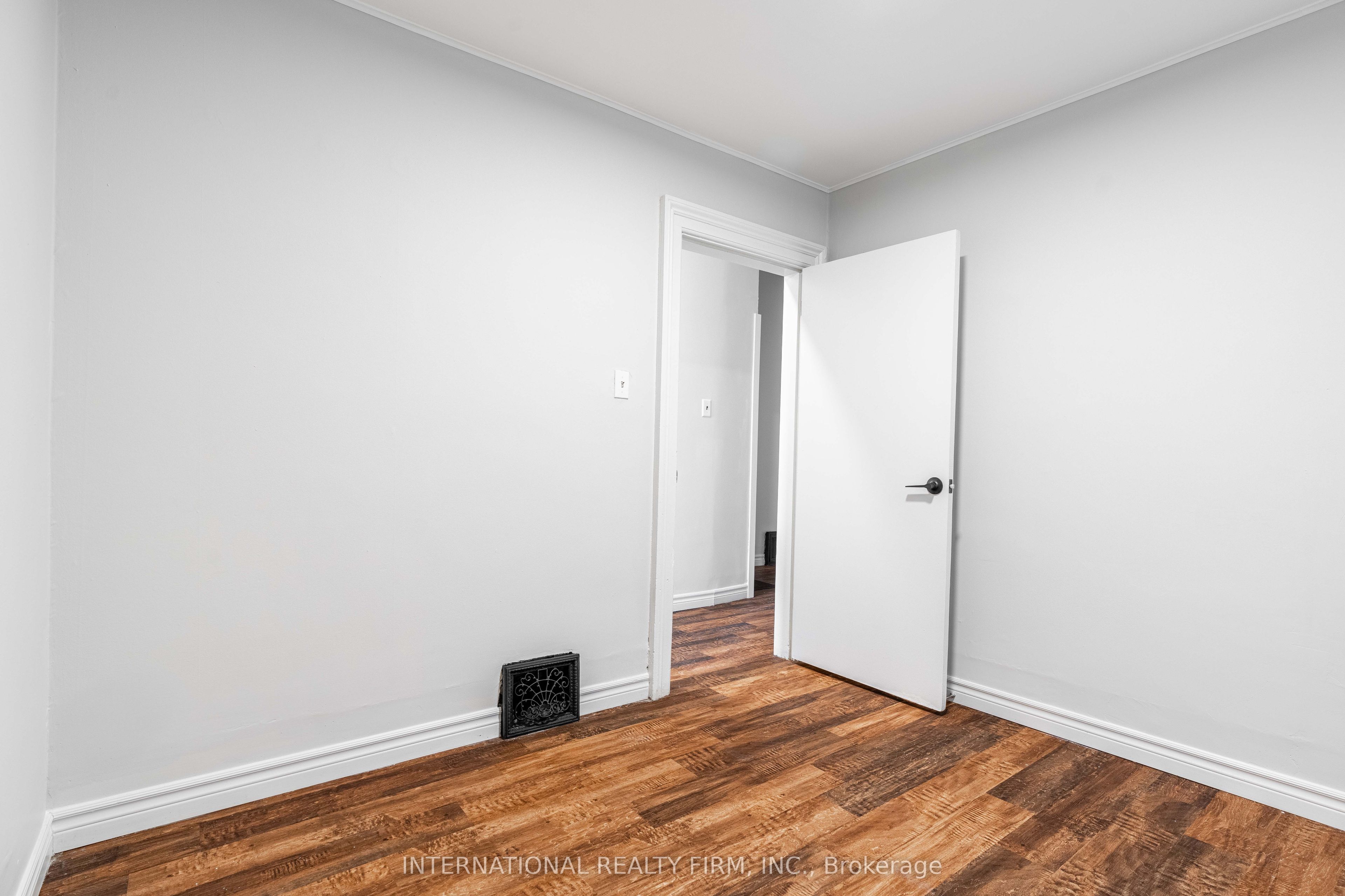 221 Hamilton Road 3 Property Photo 9