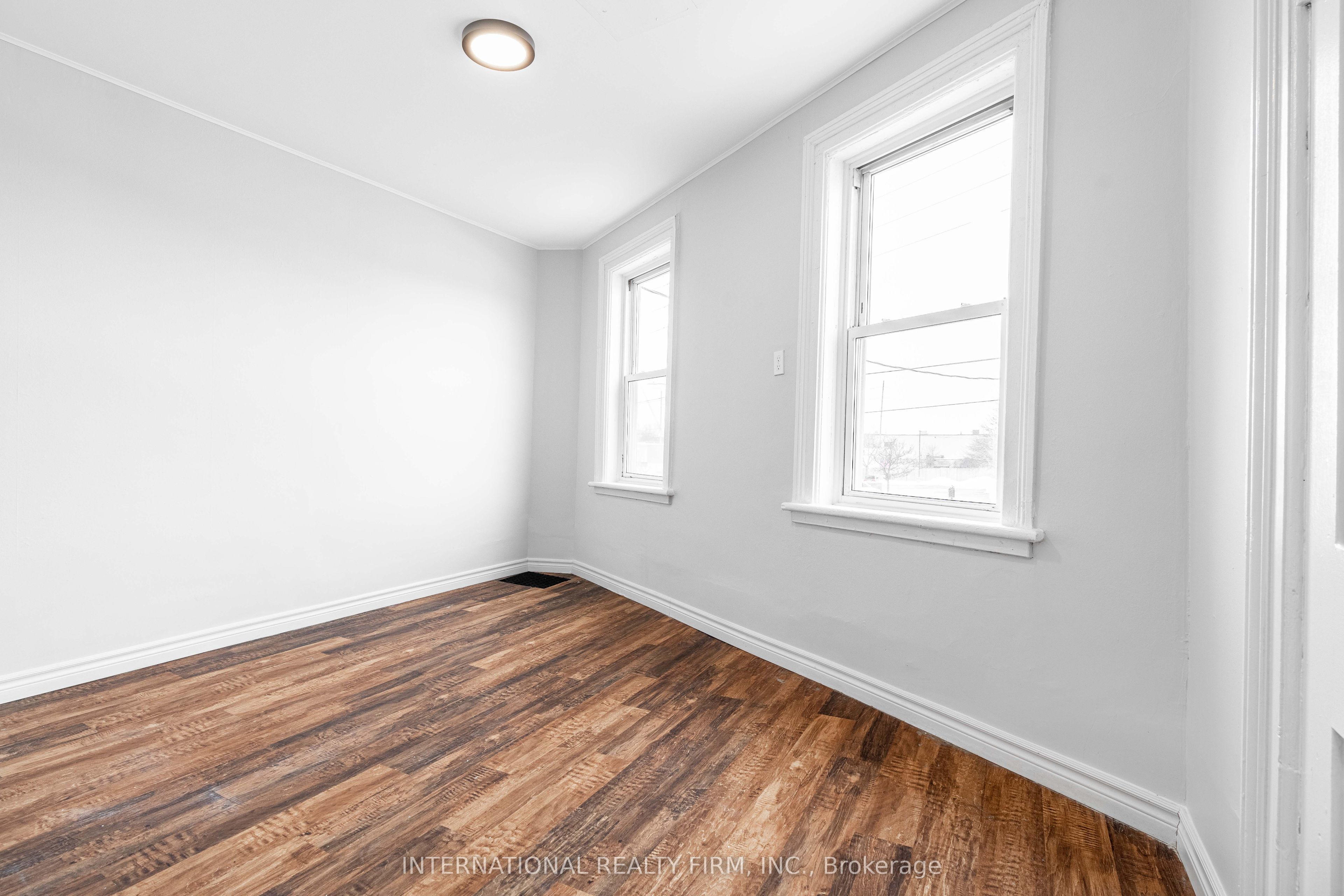 221 Hamilton Road 3 Property Photo 10