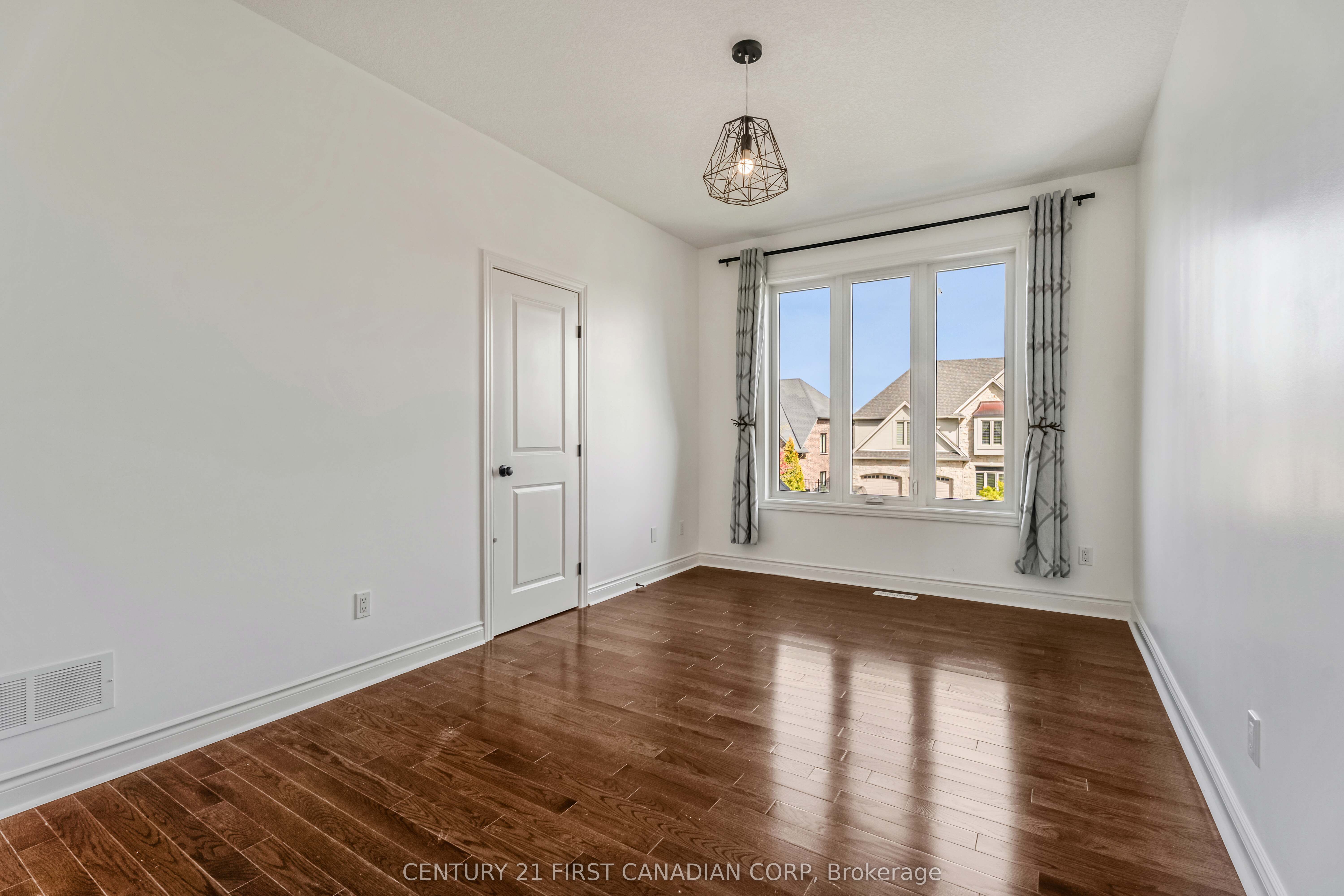 569 Eclipse Walk Property Photo 37