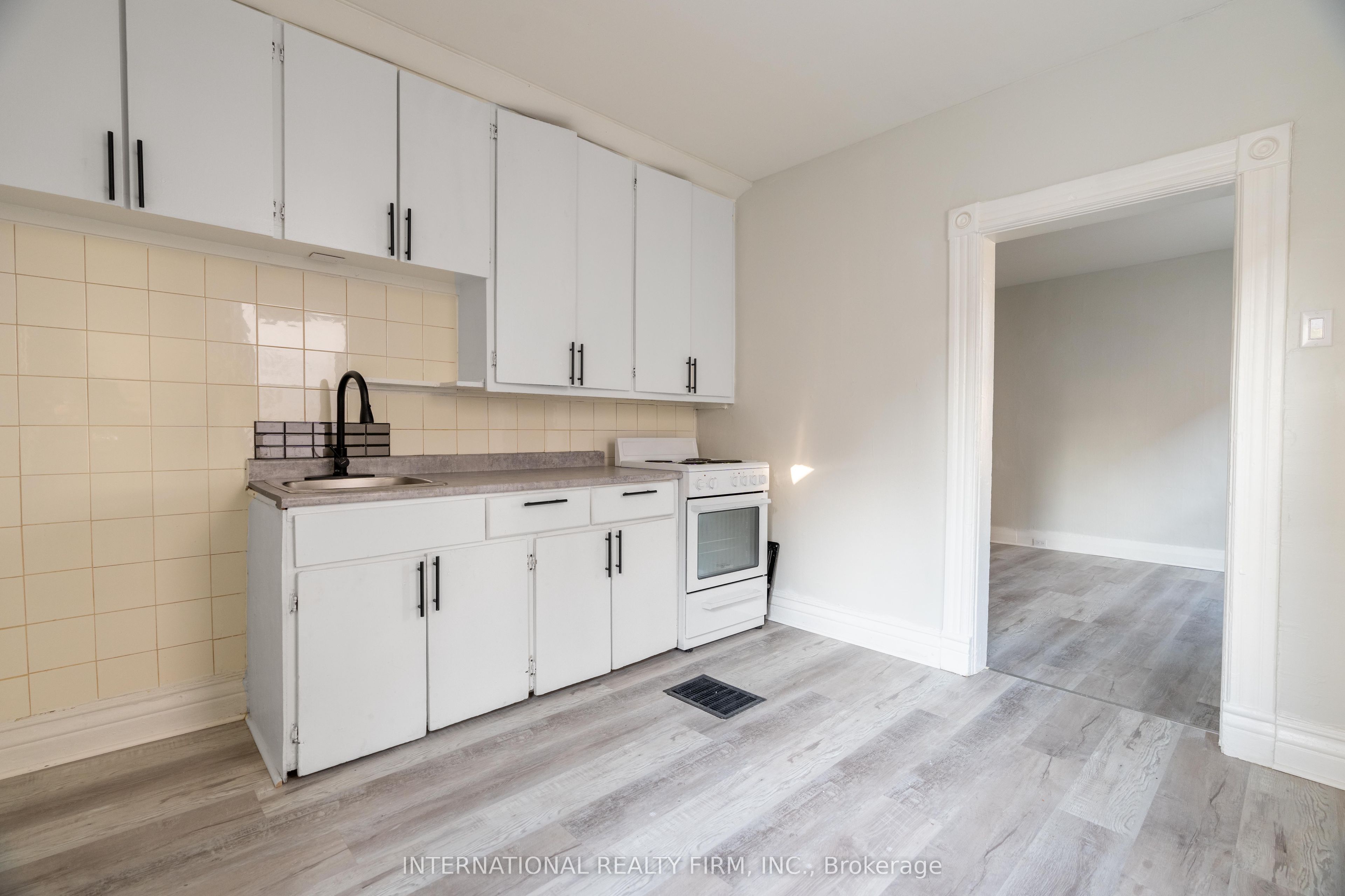 221 Hamilton Road E 4 Property Photo 1