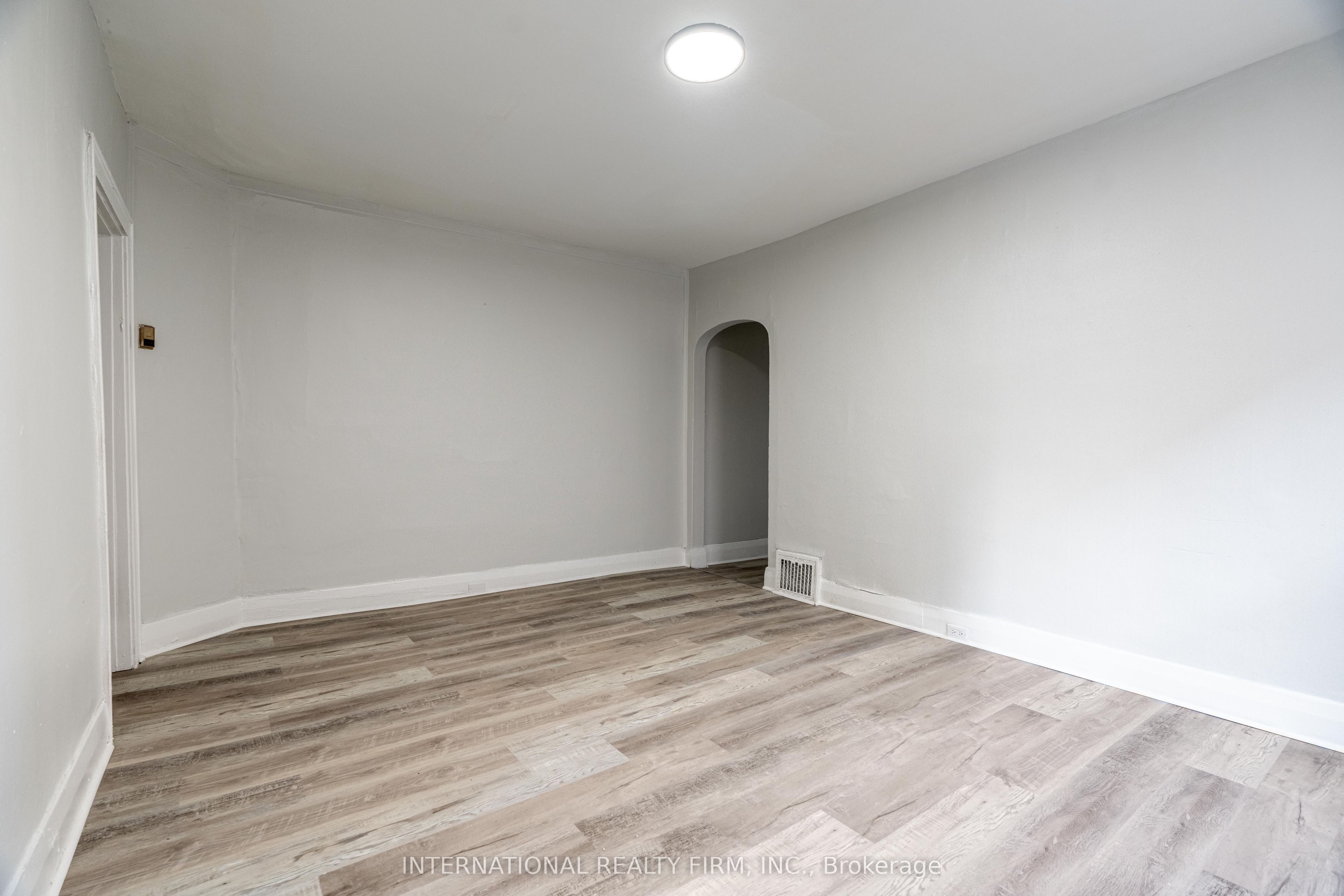 221 Hamilton Road E 4 Property Photo 3