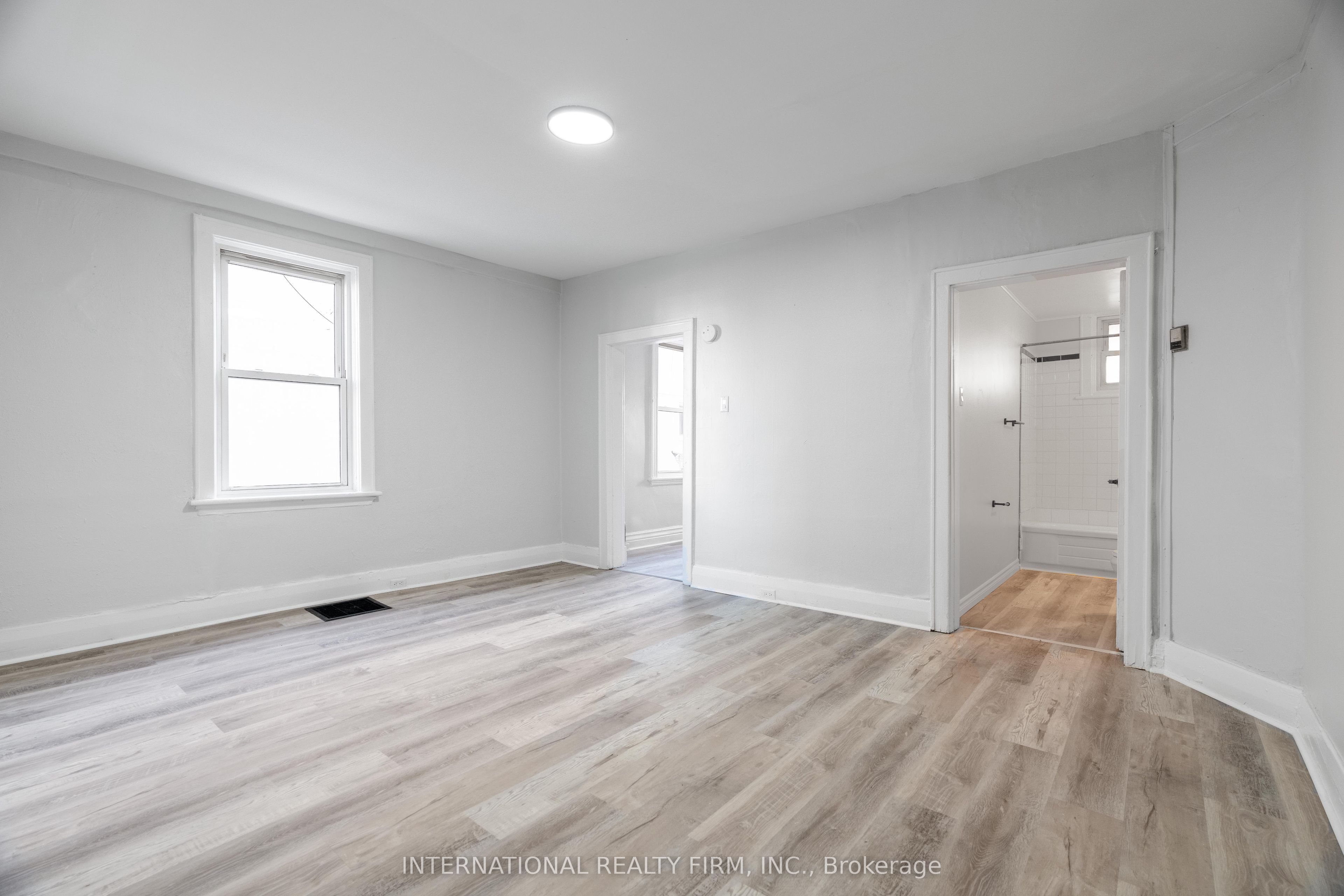 221 Hamilton Road E 4 Property Photo 4