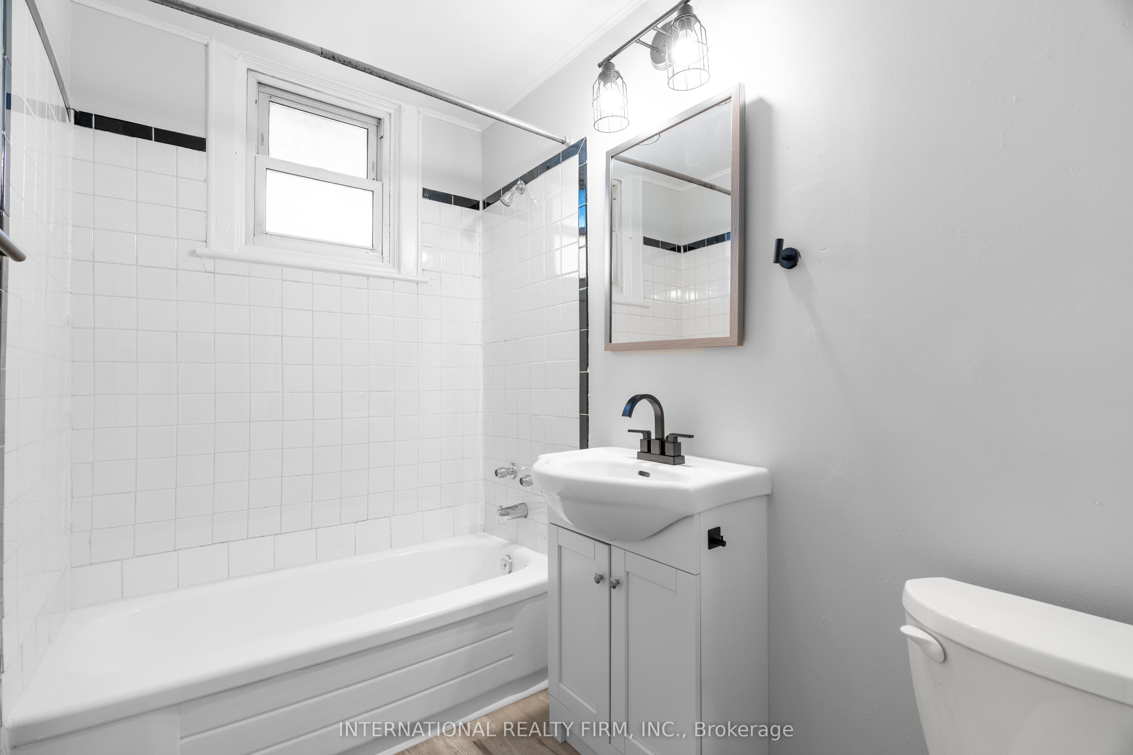 221 Hamilton Road E 4 Property Photo 5
