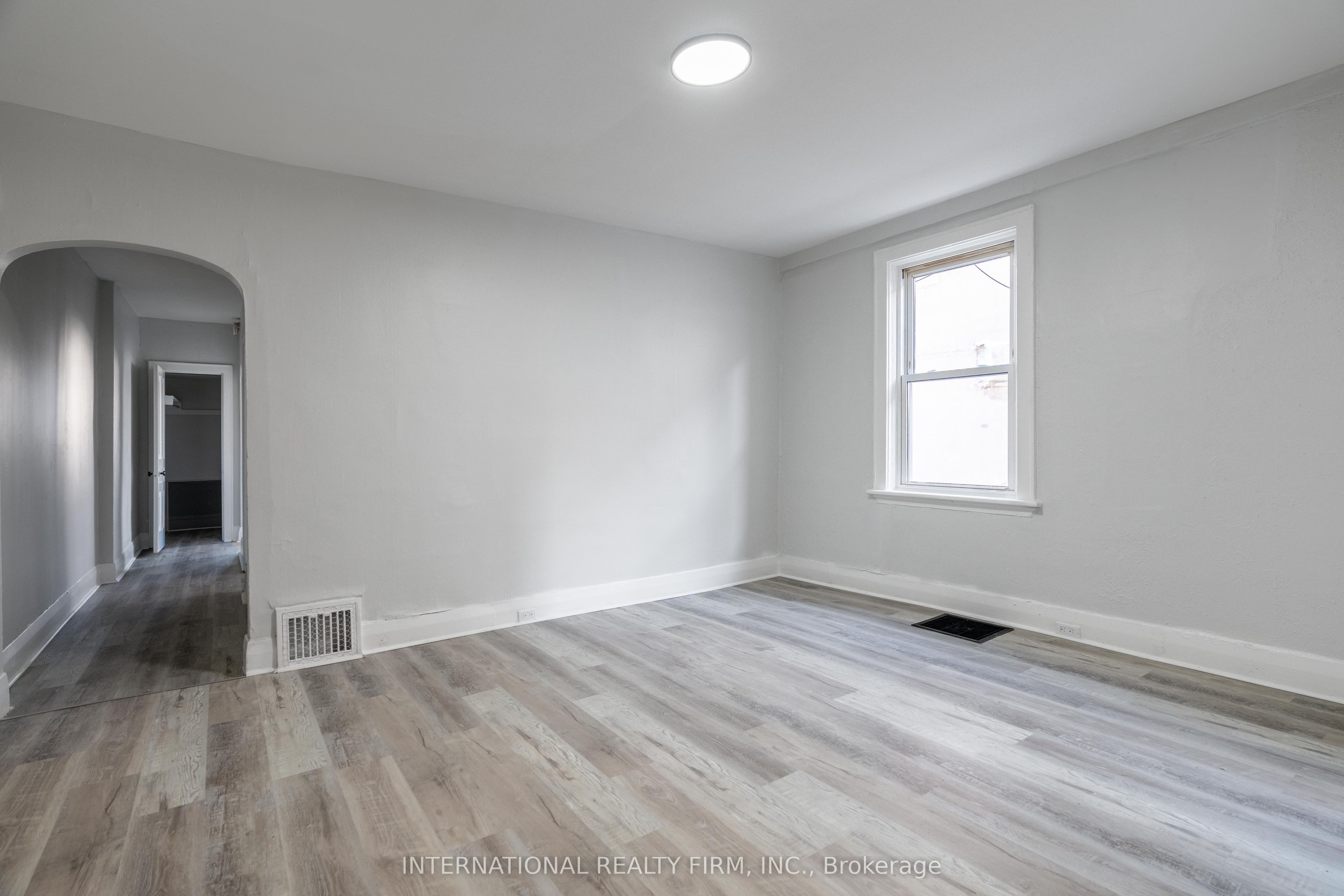 221 Hamilton Road E 4 Property Photo 7