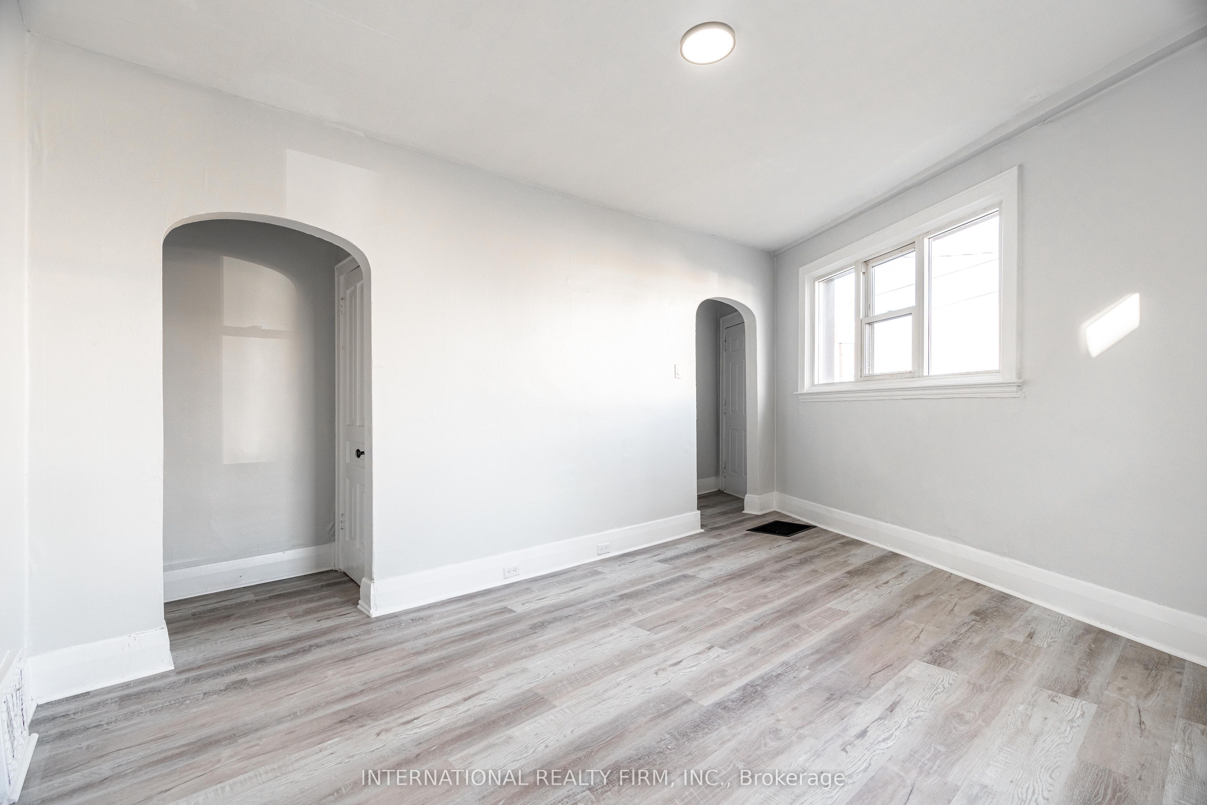 221 Hamilton Road E 4 Property Photo 12