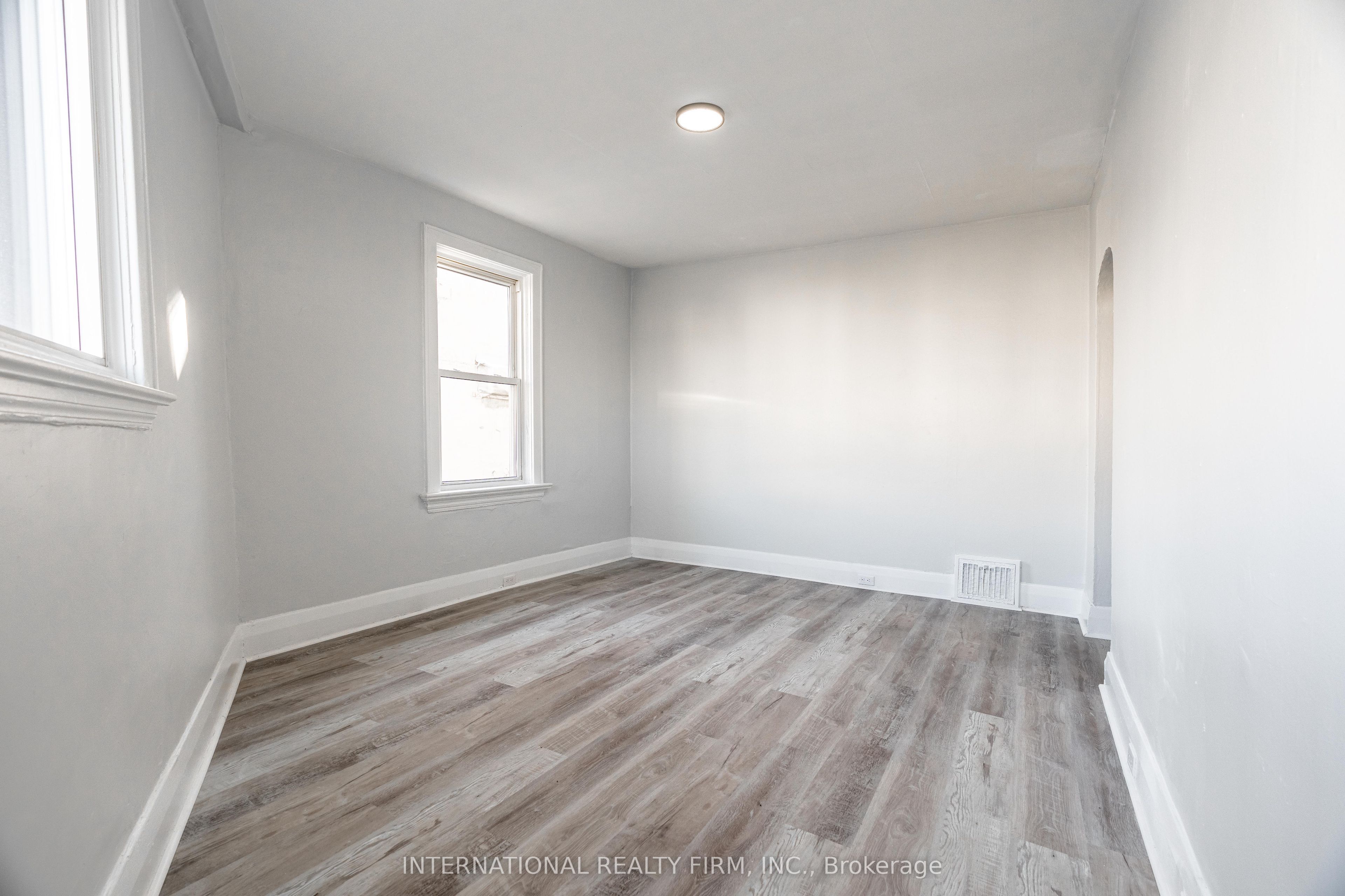 221 Hamilton Road E 4 Property Photo 14