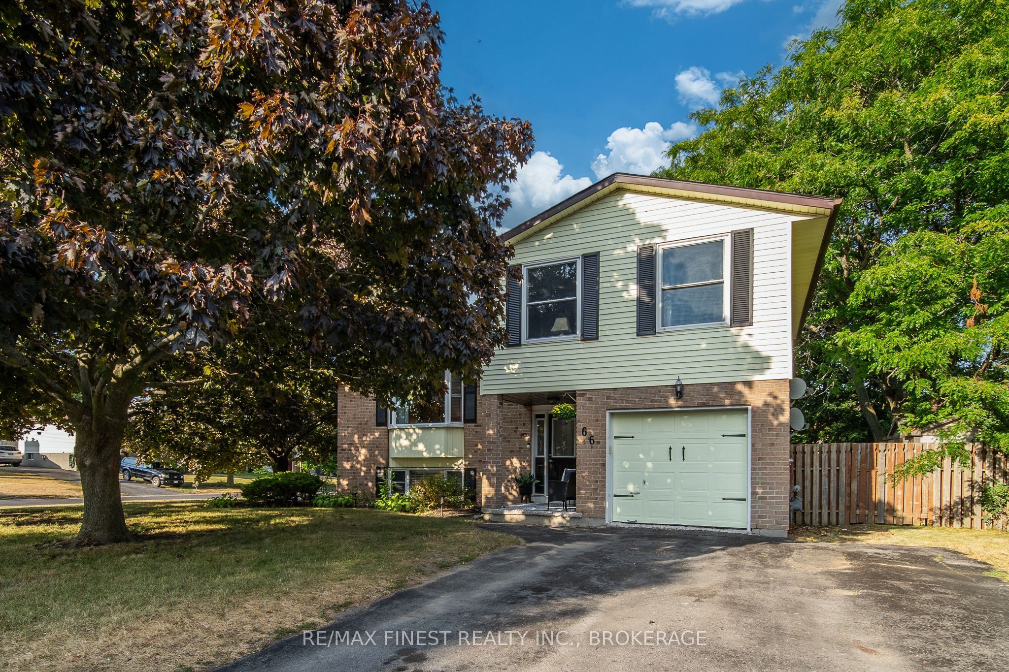 66 Nicholson Crescent Property Photo 2