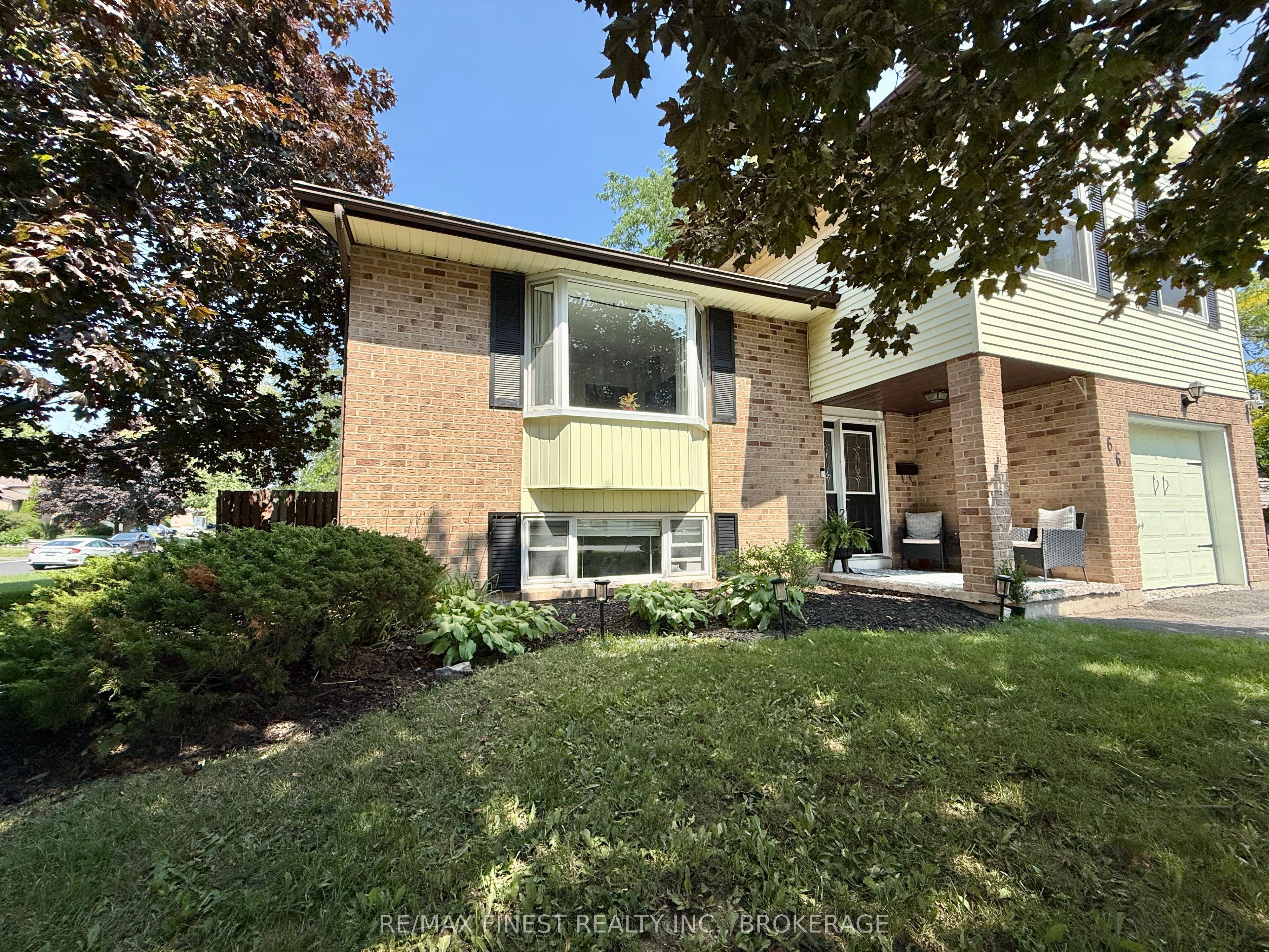 66 Nicholson Crescent Property Photo 3