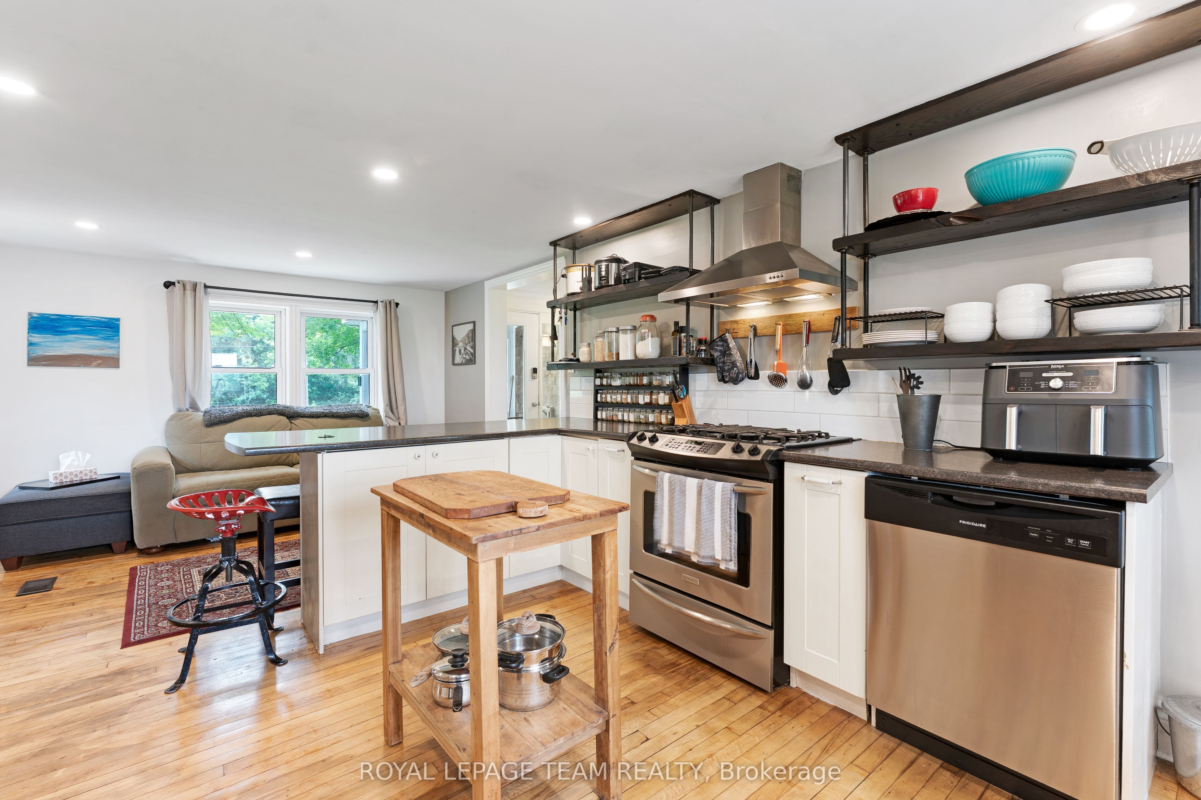 715 River Road Property Photo 10