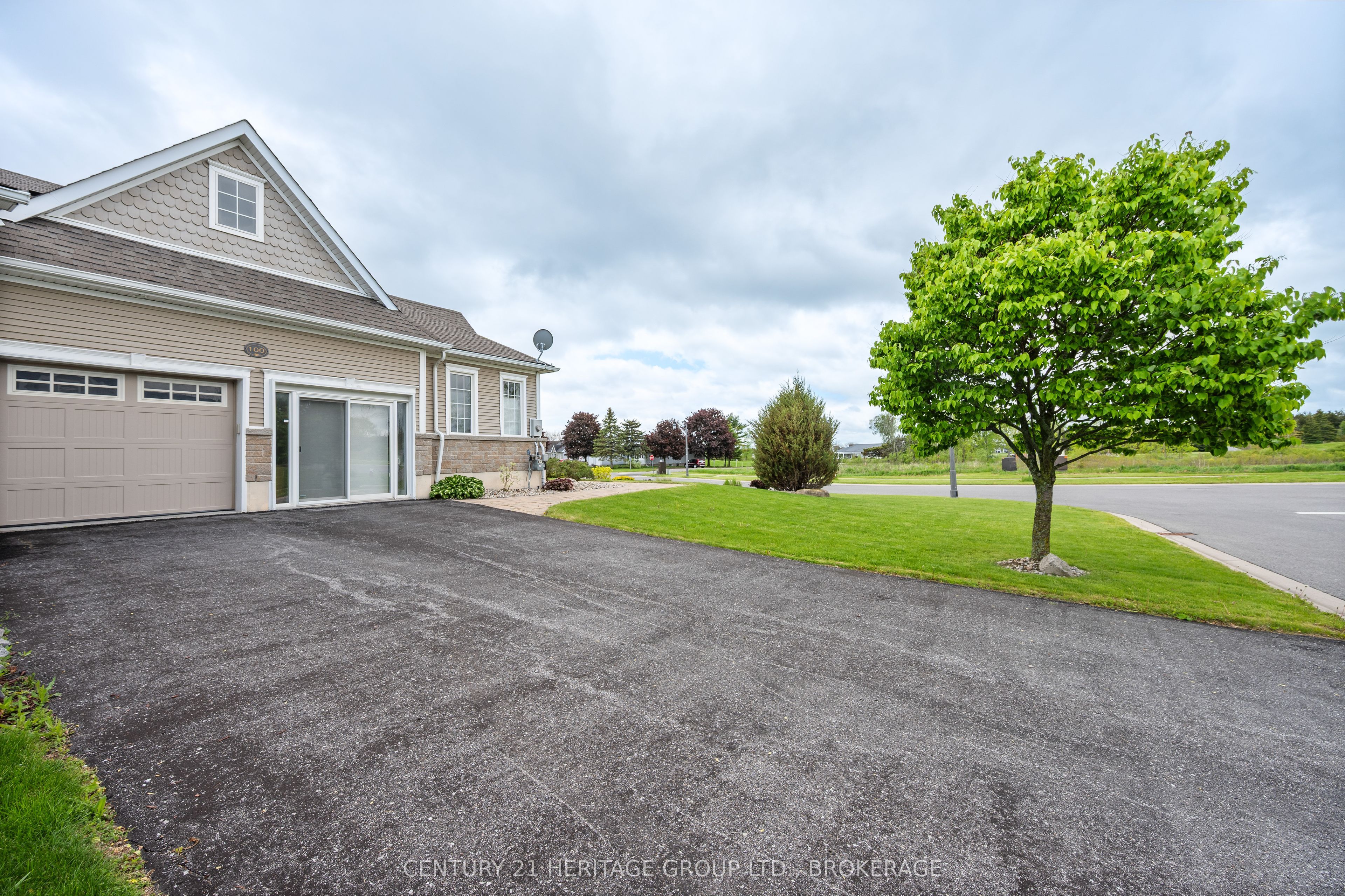 100 Britannia Crescent Property Photo 3