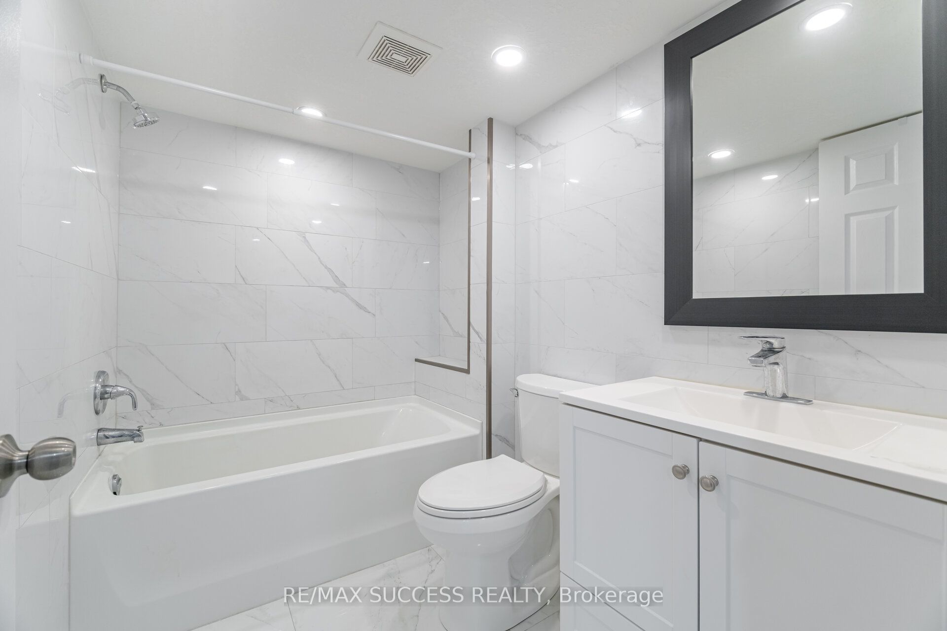 28 Pickett Place Property Photo 43