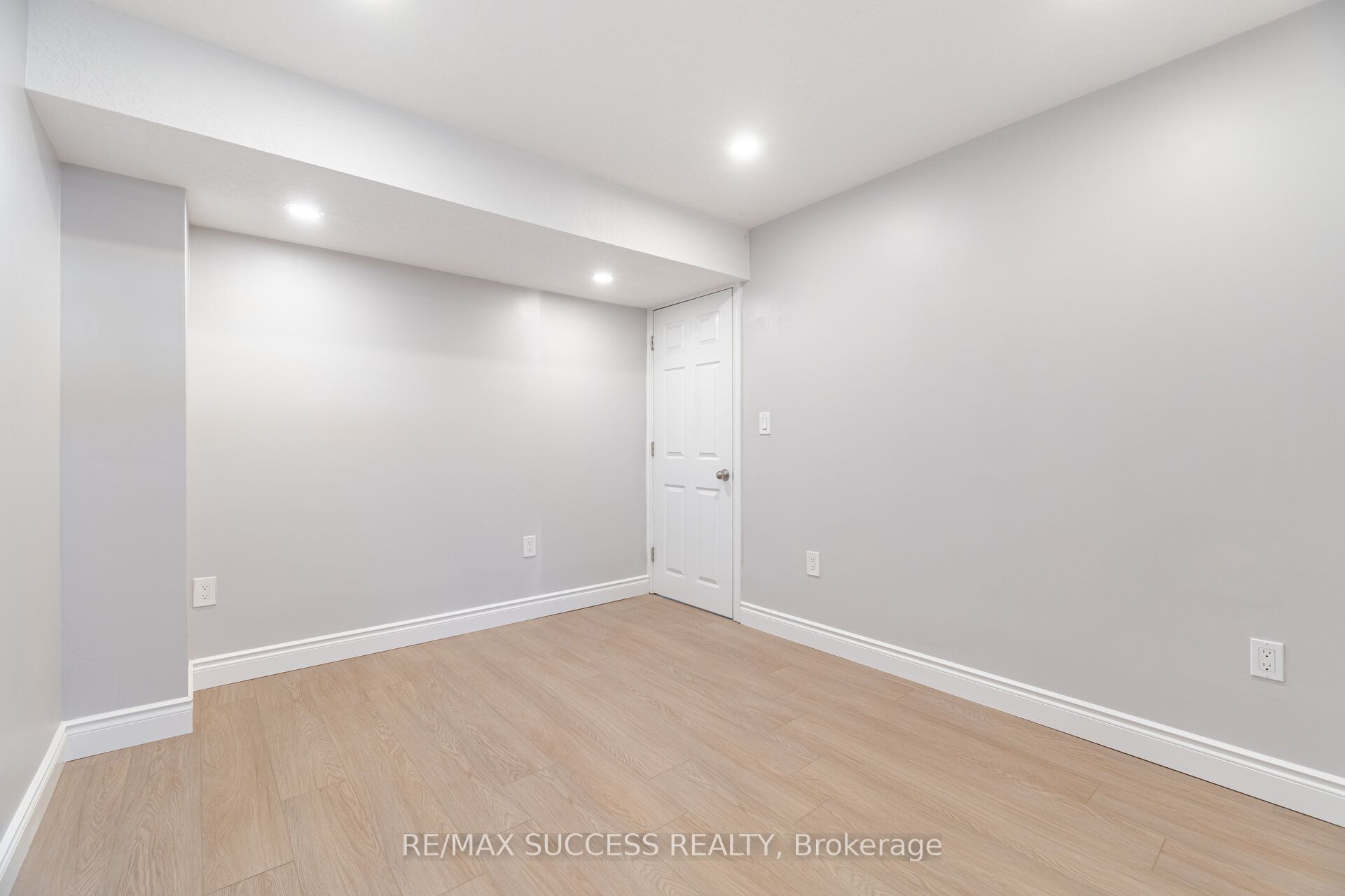 28 Pickett Place Property Photo 45