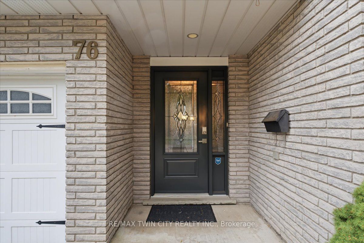 76 Enfield Crescent Property Photo 4