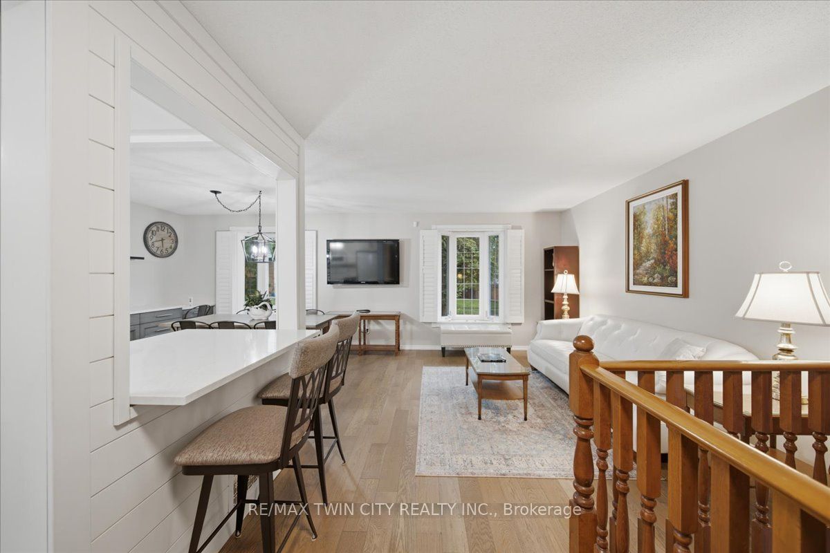 76 Enfield Crescent Property Photo 7