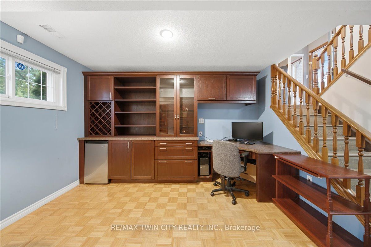 76 Enfield Crescent Property Photo 23