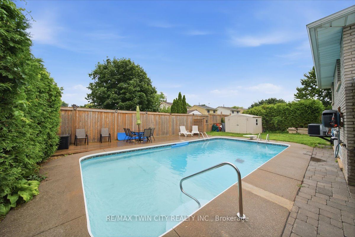 76 Enfield Crescent Property Photo 32