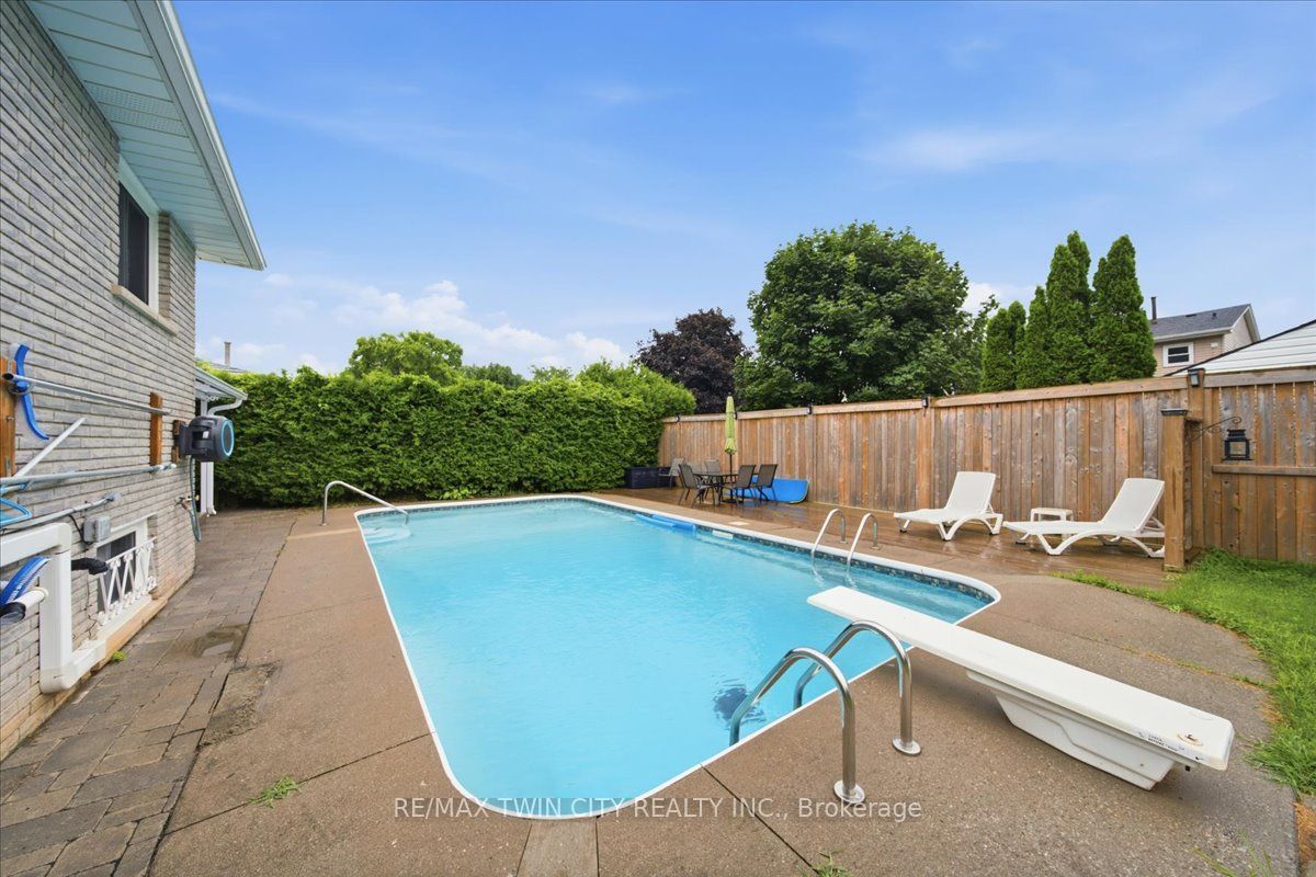76 Enfield Crescent Property Photo 33