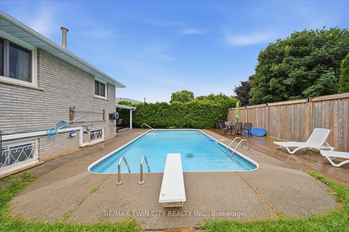 76 Enfield Crescent Property Photo 34