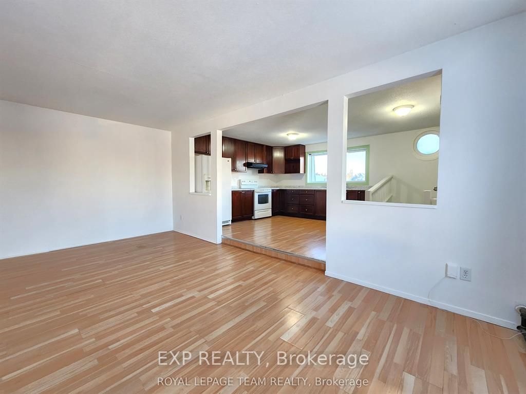 50 Madawaska Street W Property Photo 3